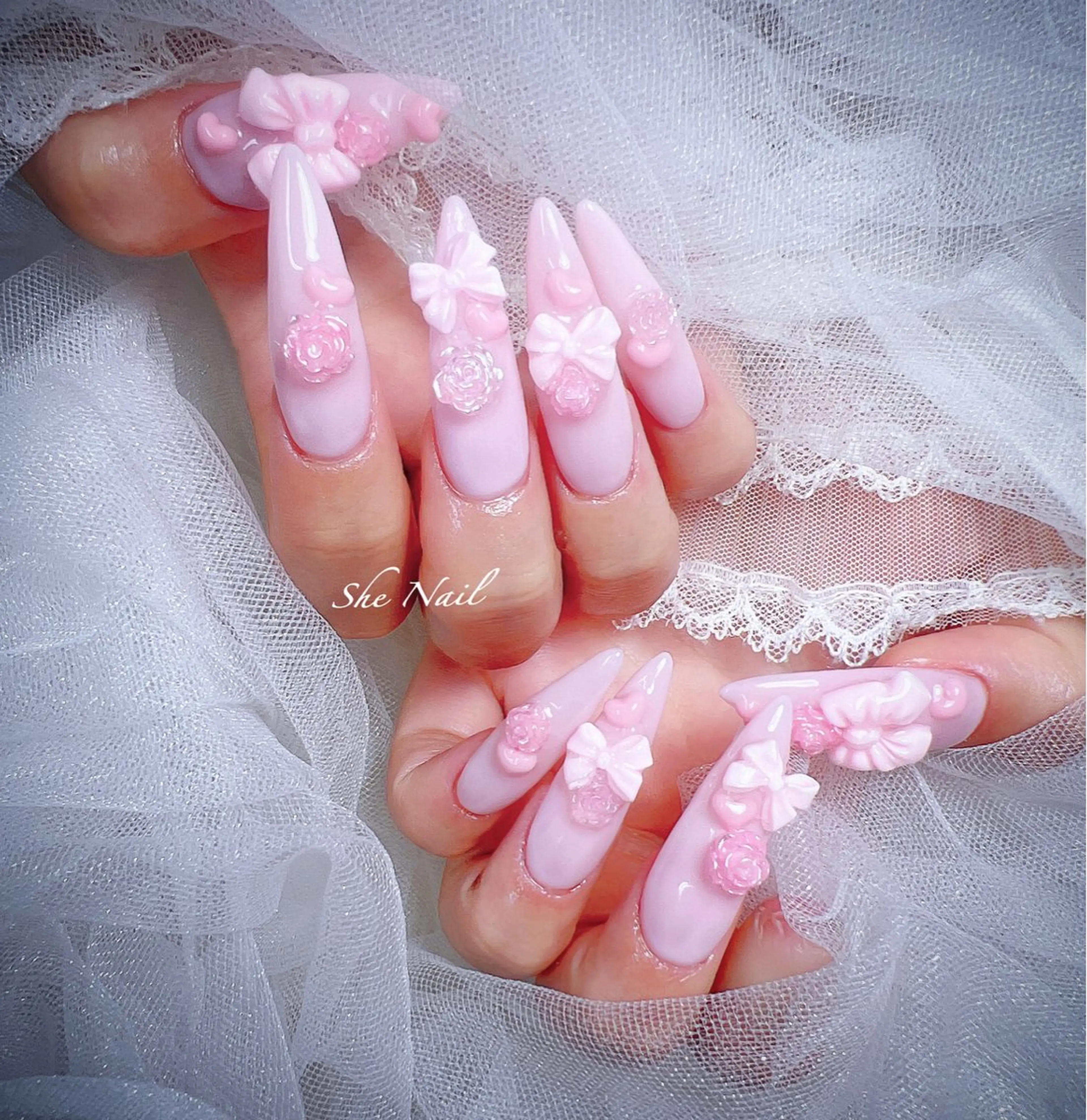 ネイル チークネイル ドット 長さ出し マグネットネイル 持ち込み ハンドネイル She   Nail所属・ISA_ BELLAのネイルデザイン