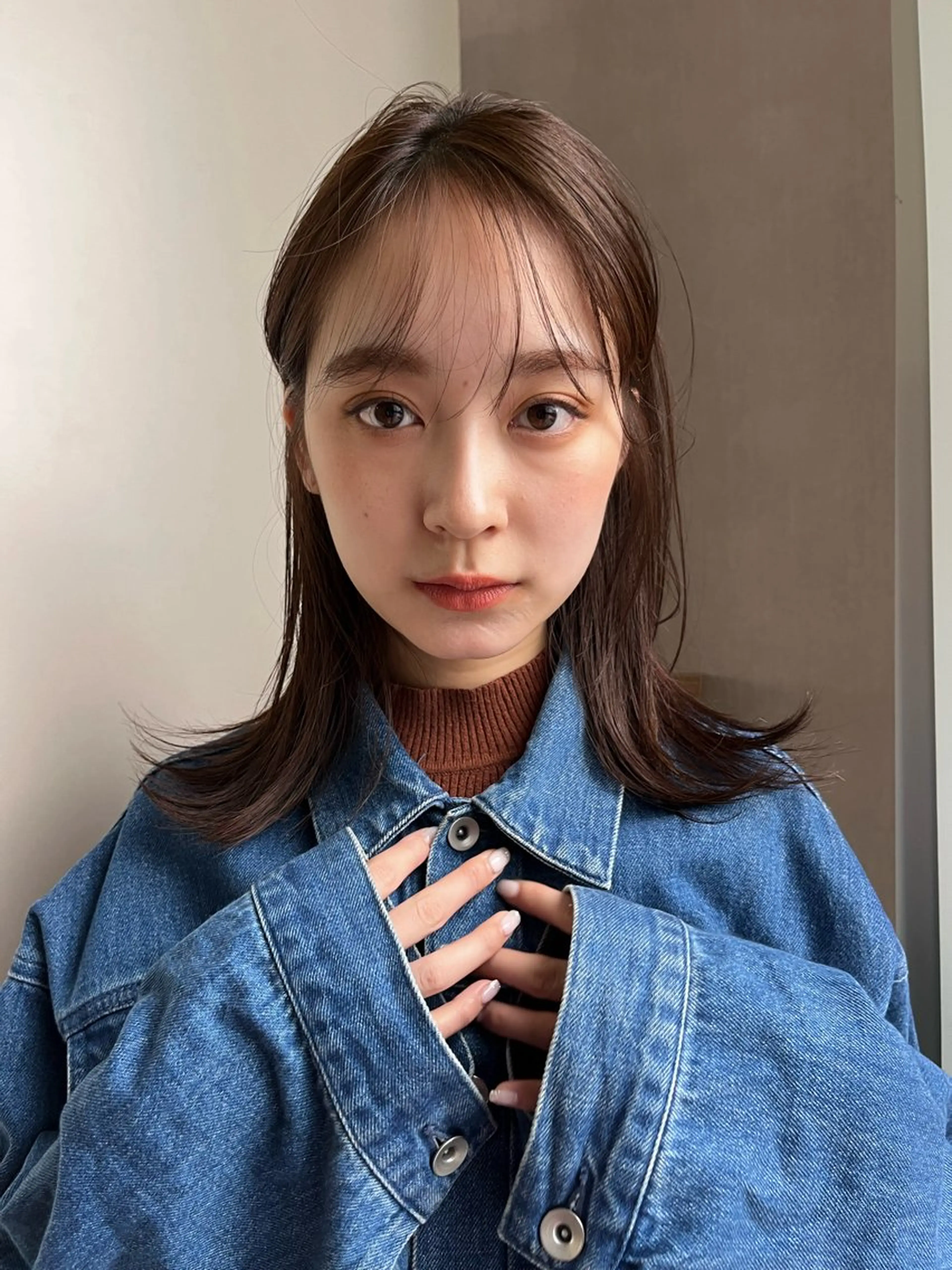 セミロング カラー 阿久津真衣 似合わせカットのヘアスタイル