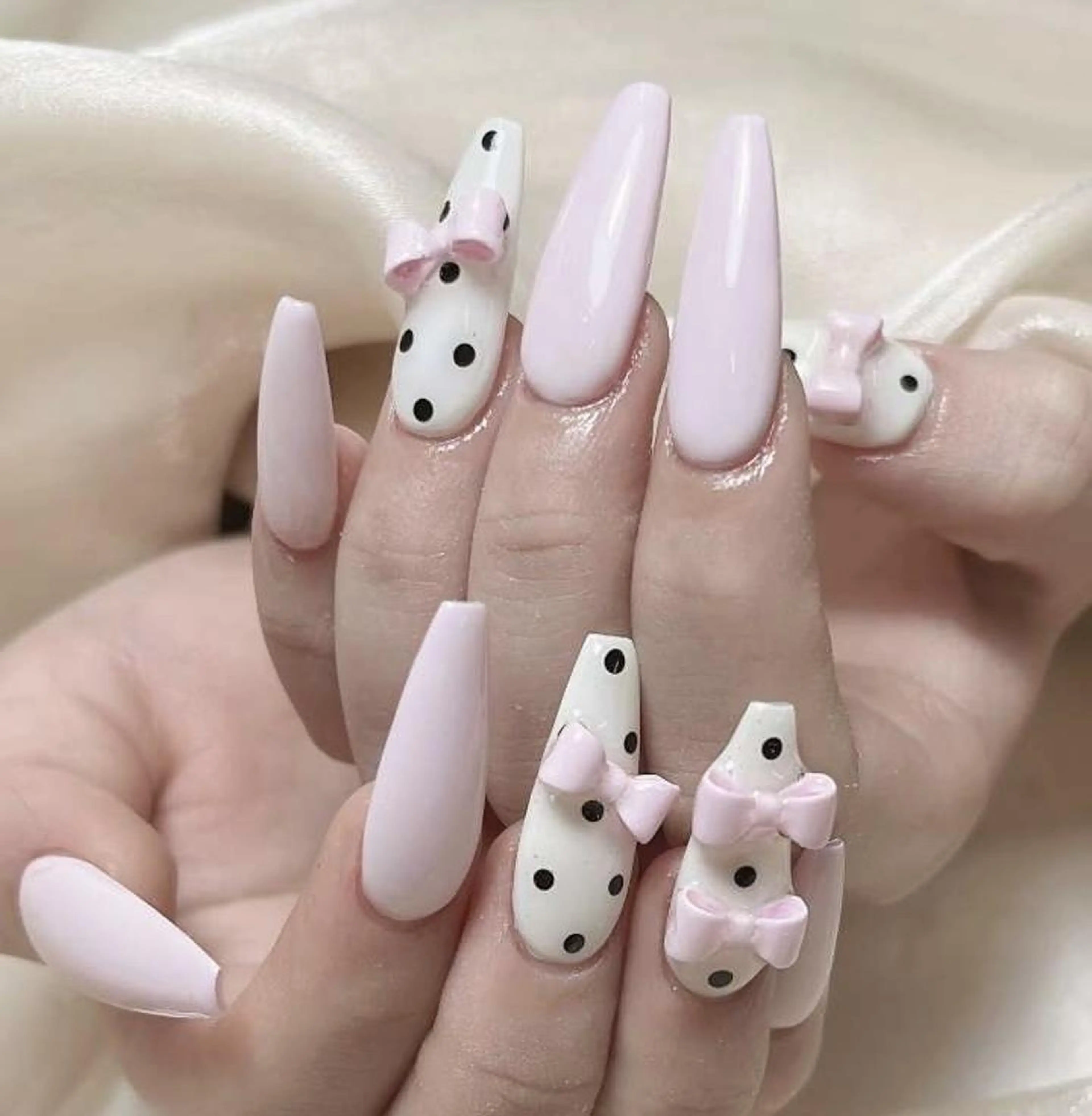 ネイル ガーリー キラキラネイル 韓国ネイル ロングネイル 持ち込み ハンドネイル ハンドケア The Nail💗 Ayaseのネイルデザイン