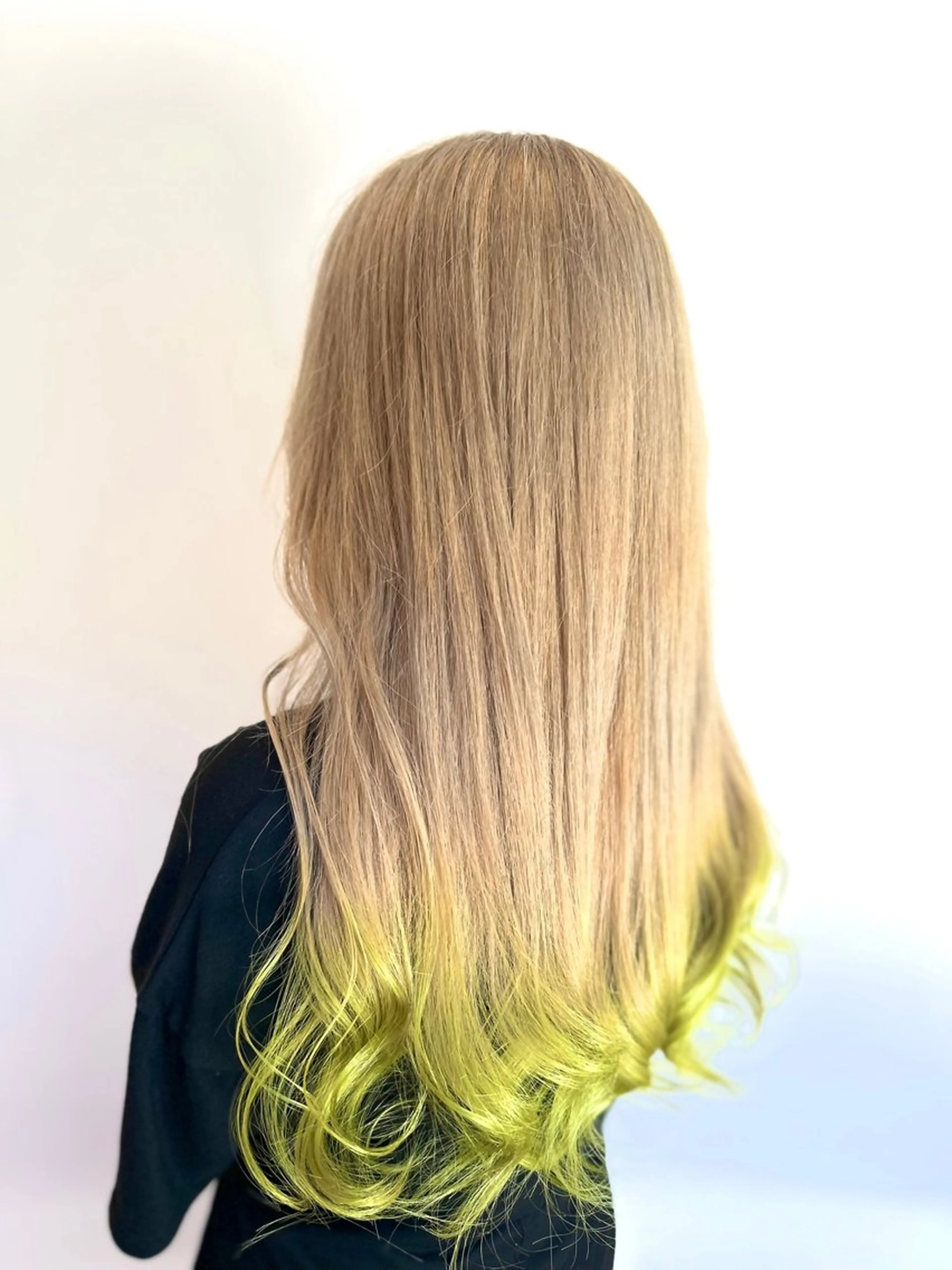 ロング カラー ブリーチ cuore🥨きなみ まいのヘアスタイル