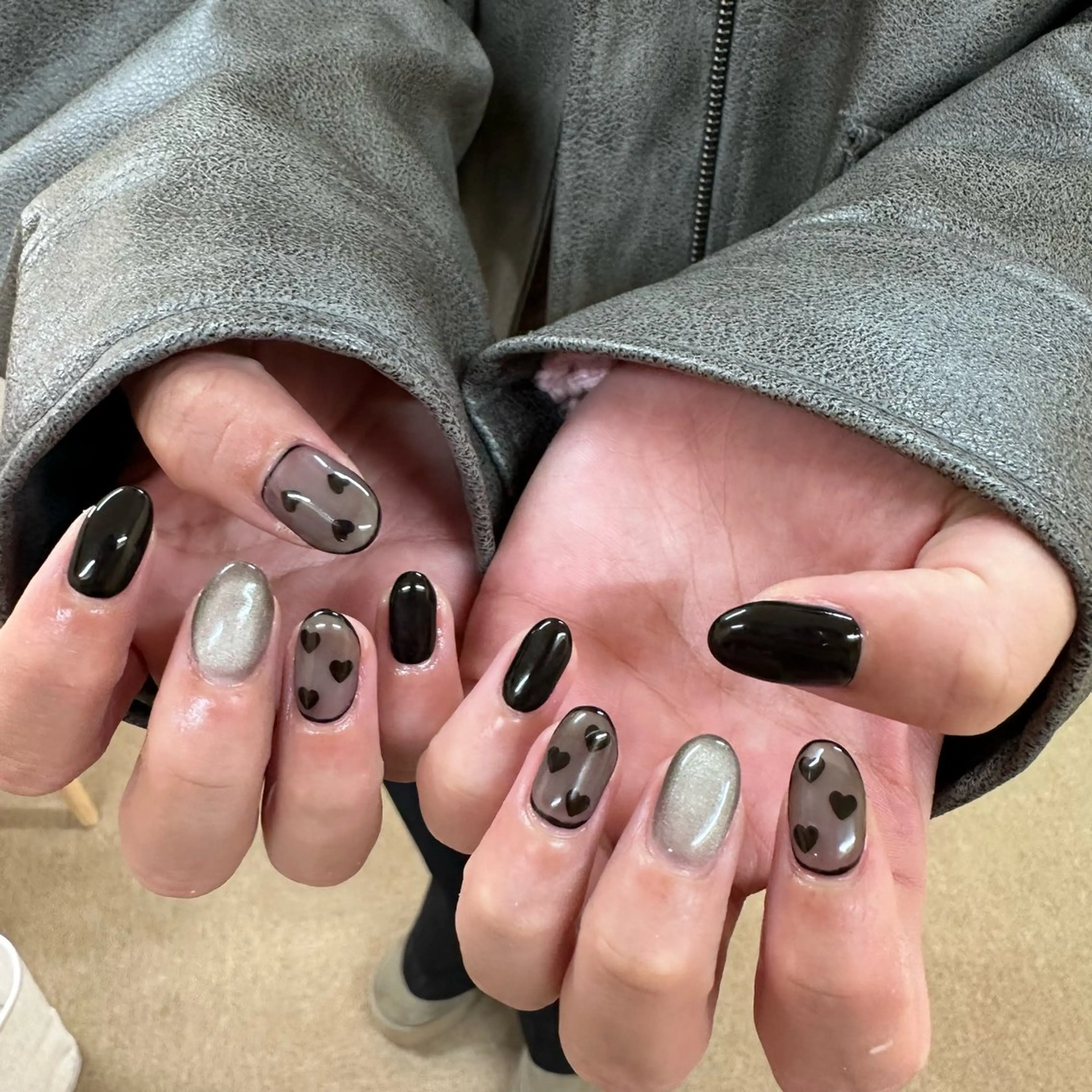 ネイル ハンドネイル 𝗺𝗮𝗸𝗶 .のネイルデザイン