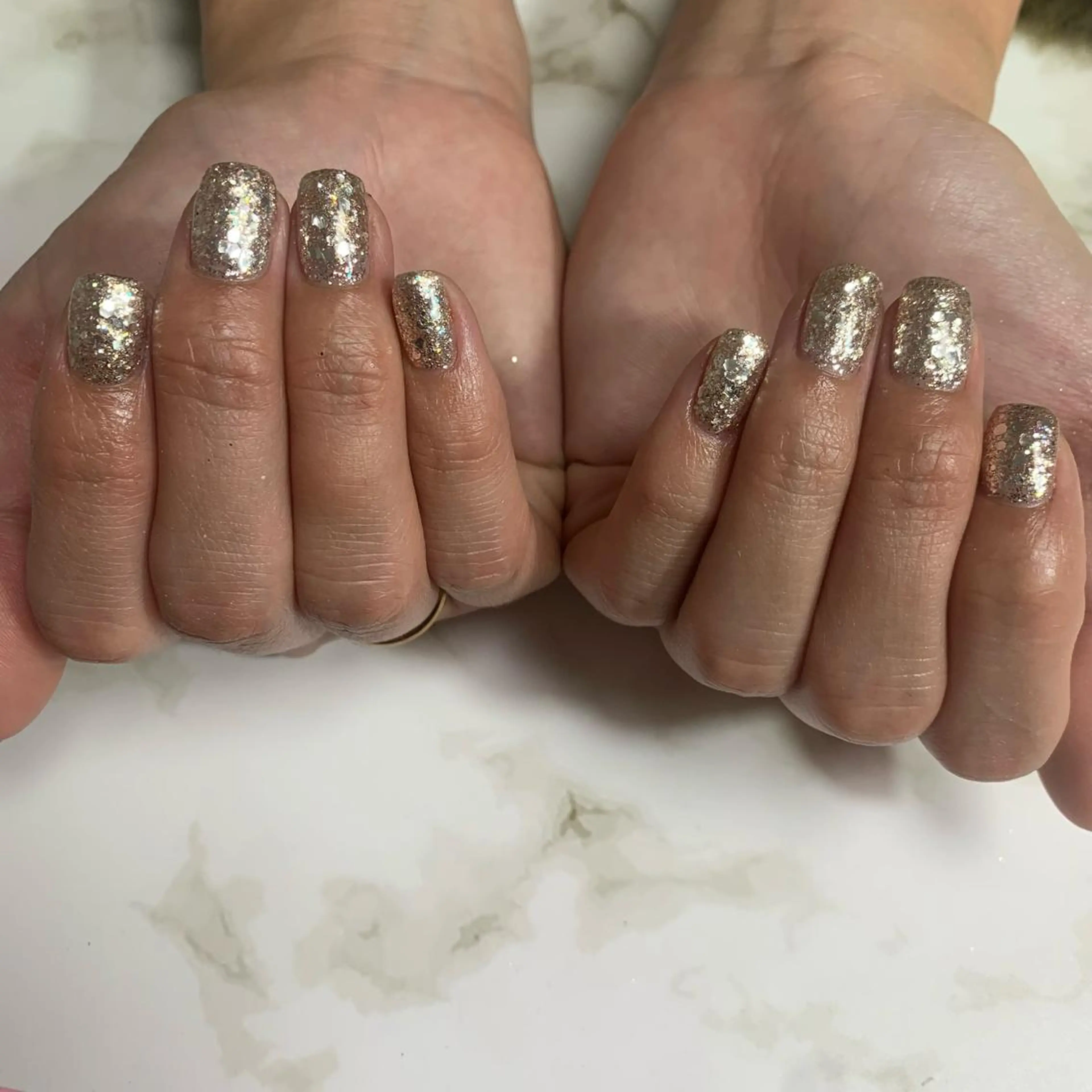 ネイル キラキラネイル ワンカラーネイル salon Hush Hushのネイルデザイン