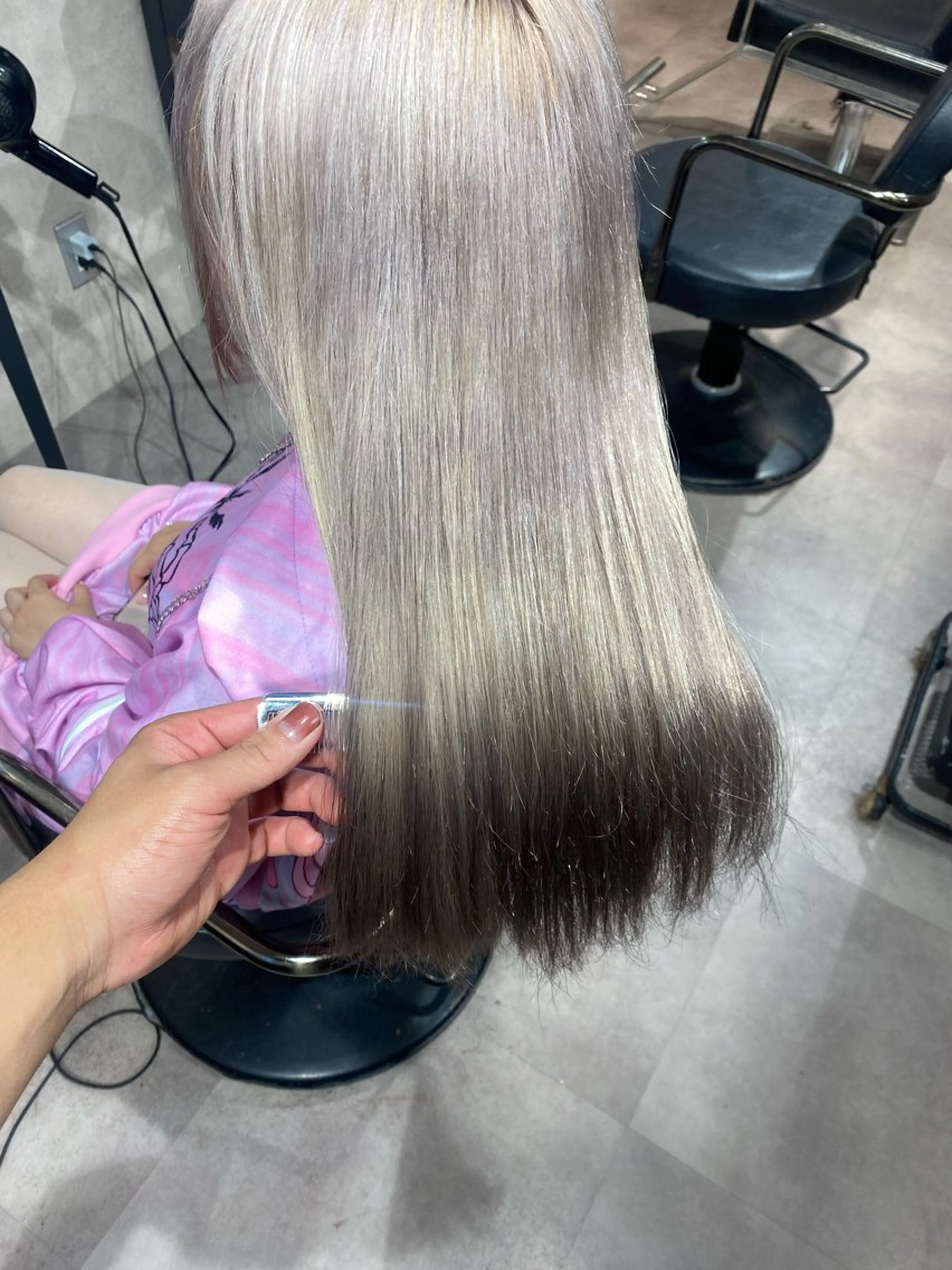 カラー ベージュカラー ミルクティーベージュ ヘアカラー ヘアセット Seleneコウキ ブリーチ/ハイトーンのヘアスタイル