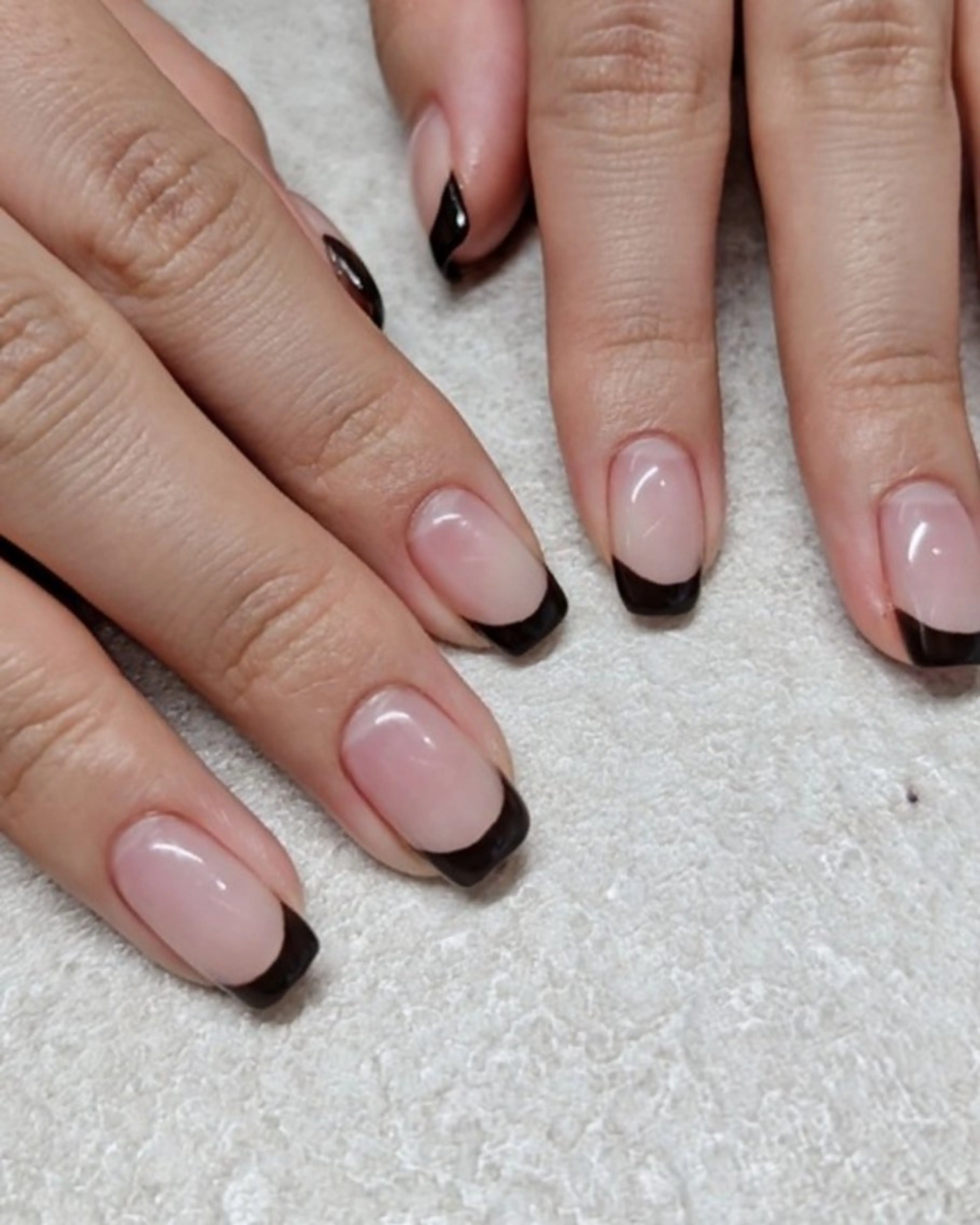 ネイル フレンチネイル FIKA 折戸のネイルデザイン