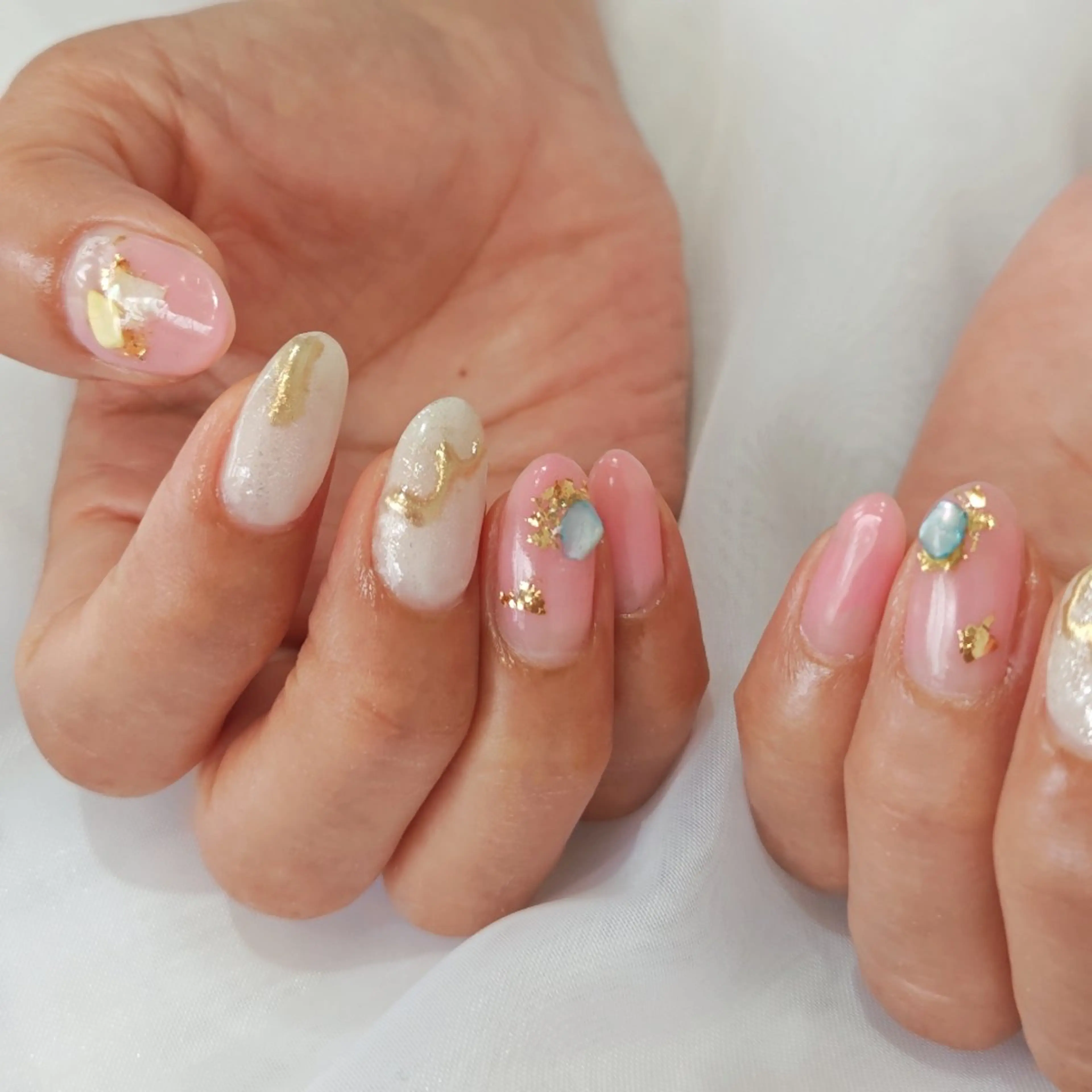 ネイル ミラーネイル ニュアンスネイル 夏ネイル ハンドネイル felicita fumi🩷のネイルデザイン