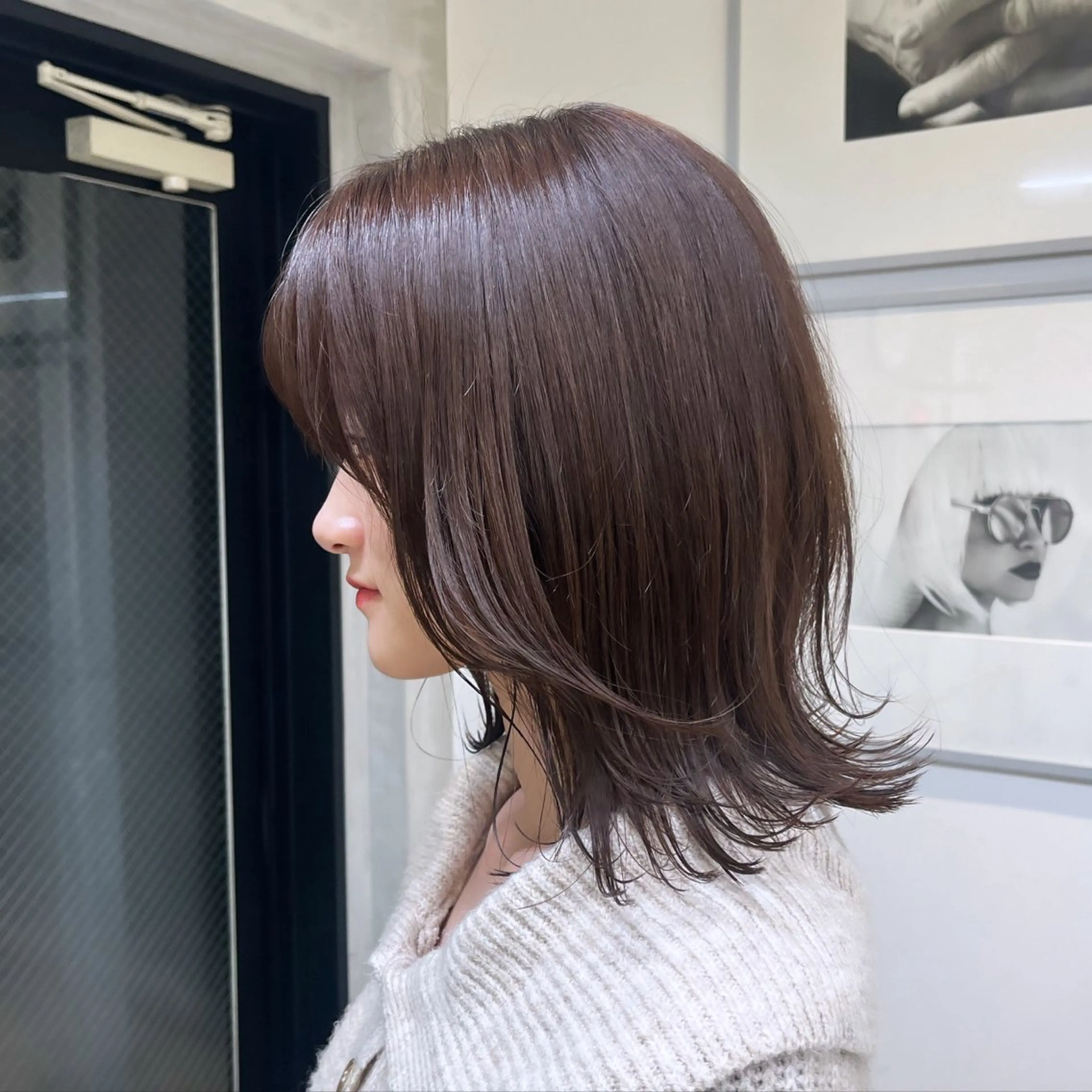 ミディアム カラー アッシュ アッシュブラウン ベージュカラー ブラウンカラー ブラウンベージュ ヘアカラー トリートメント ヘッドスパ ヘアセット カジュアルを女っぽく 𝗮𝘆𝗮𝗰𝗼のヘアスタイル