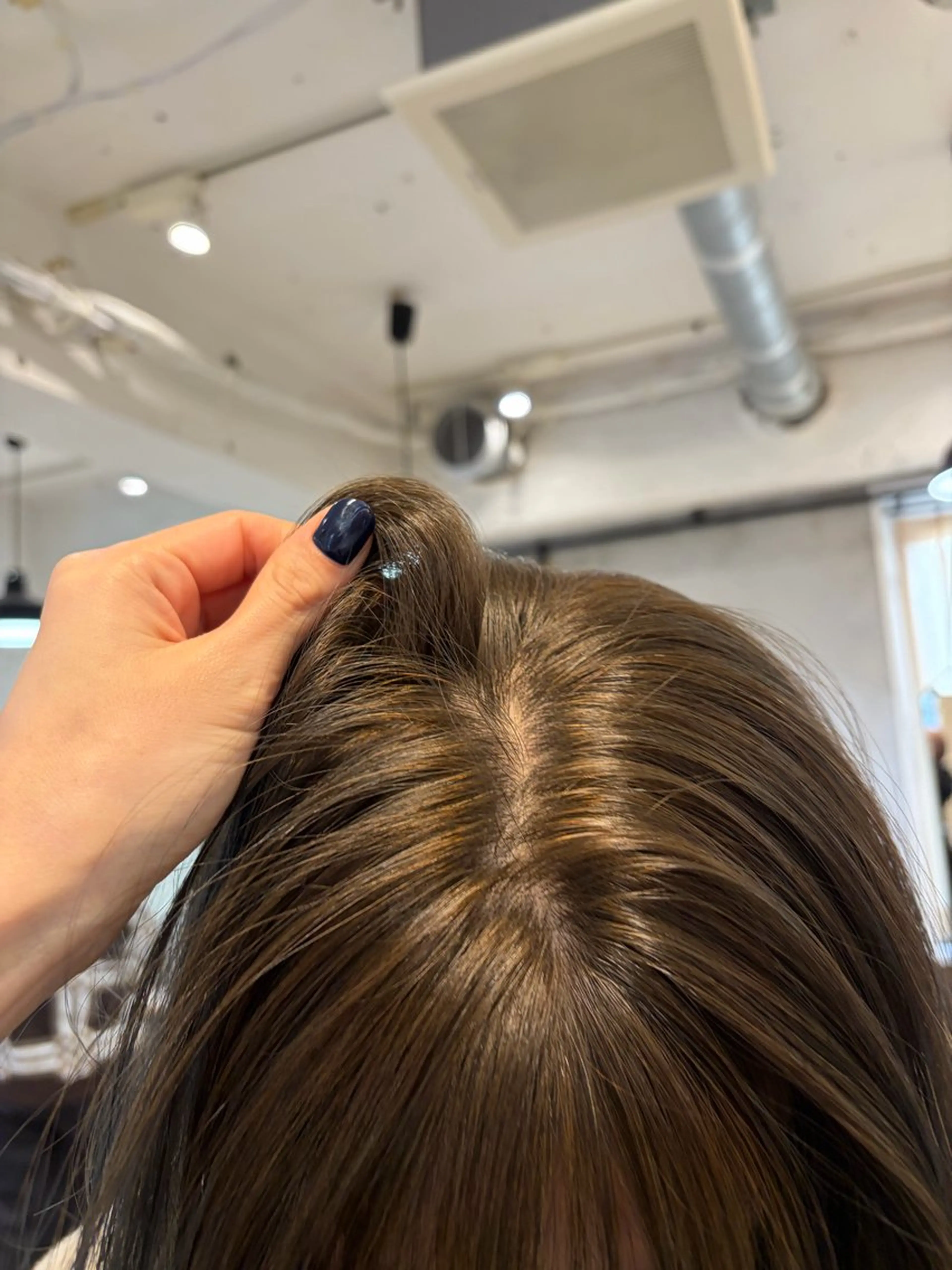 ロング カラー ミルクティー× グレージュMOMOのヘアスタイル