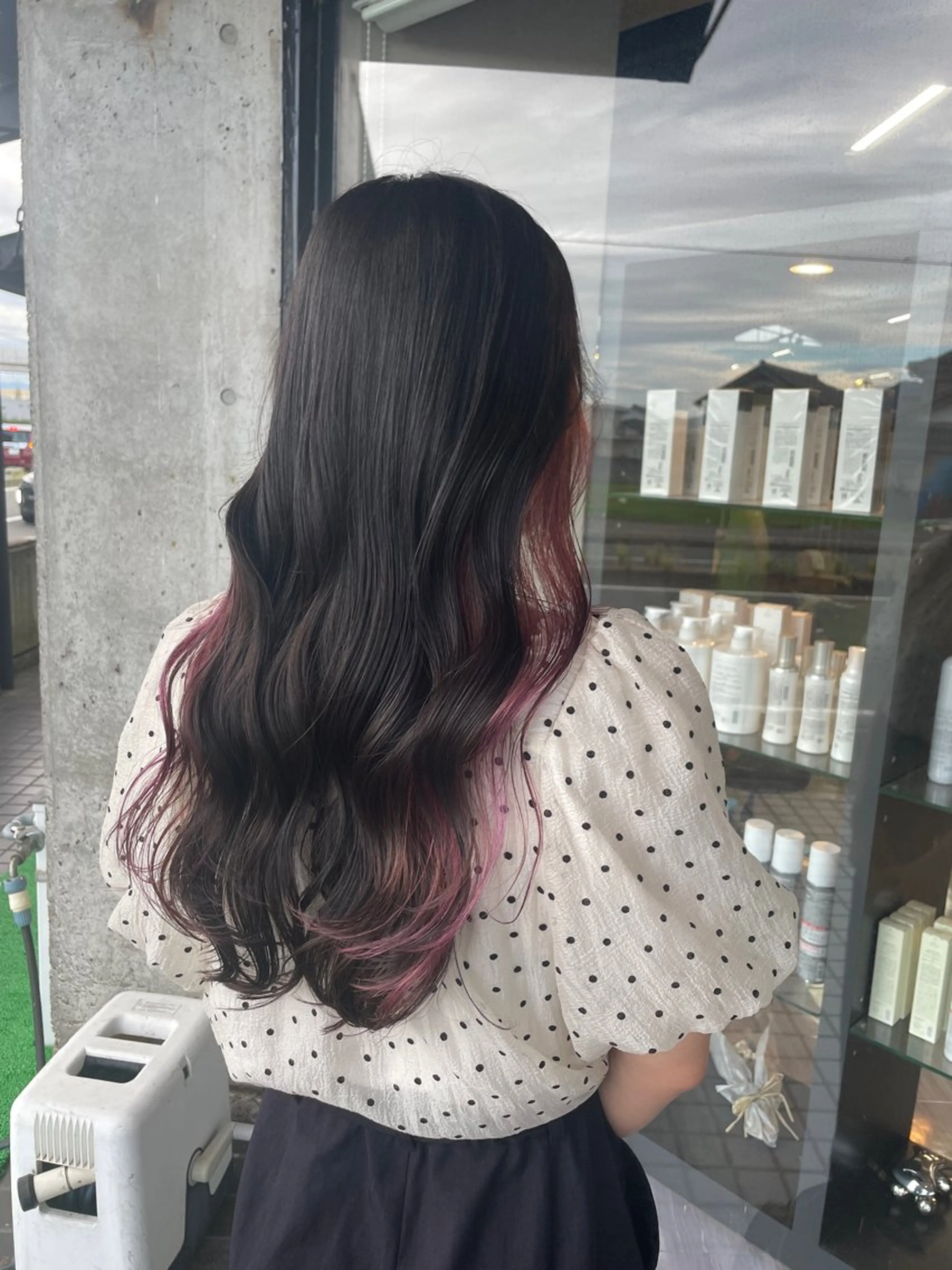 ロング カラー ブリーチ カシス インナーカラー ラベンダーカラー ピンクカラー マキノ キョウカのヘアスタイル