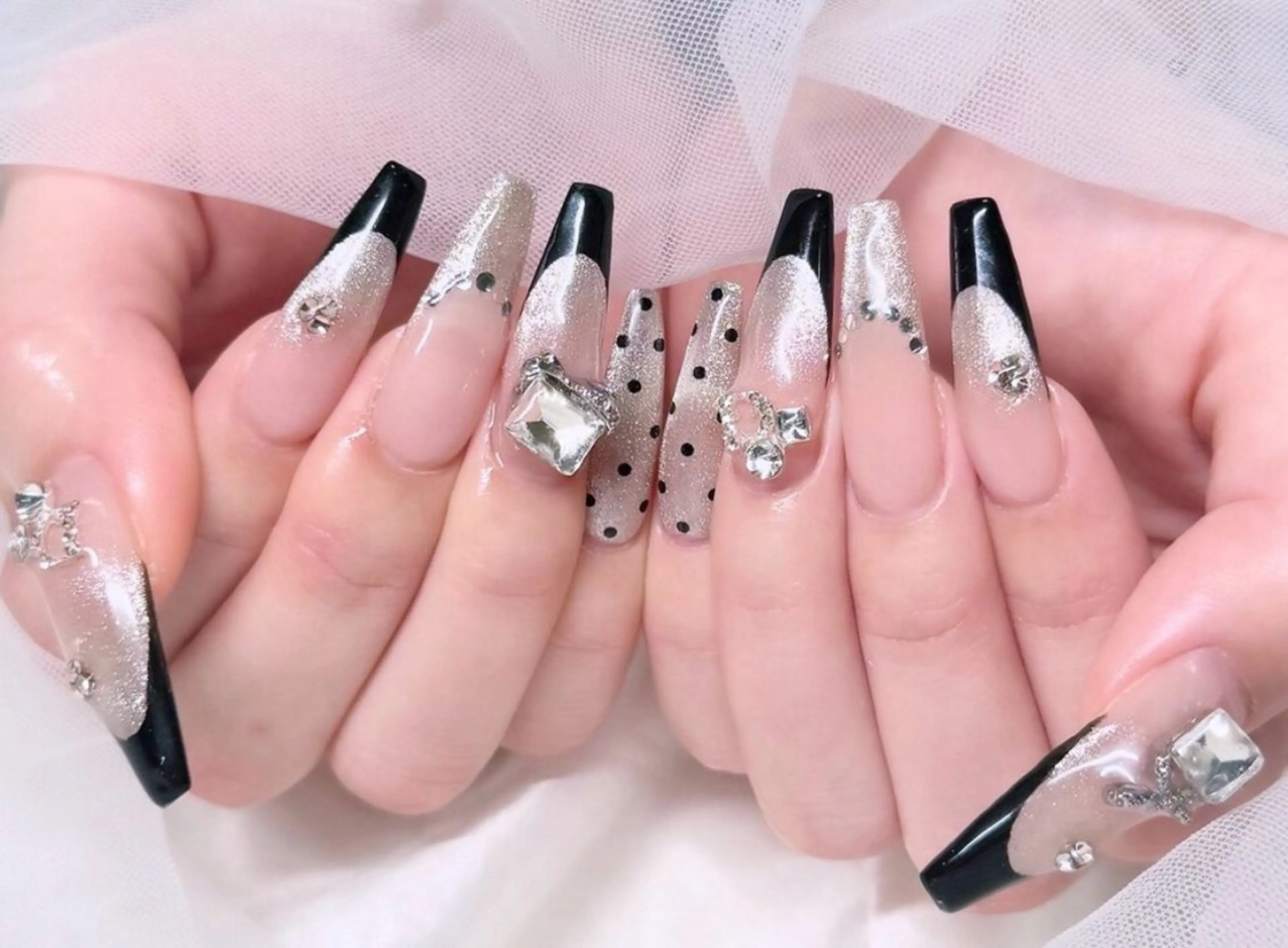 ネイル フレンチネイル ジェルネイル 韓国ネイル ロングネイル マグネットネイル ハンドネイル Roi〈ロワ〉 Reikaのネイルデザイン