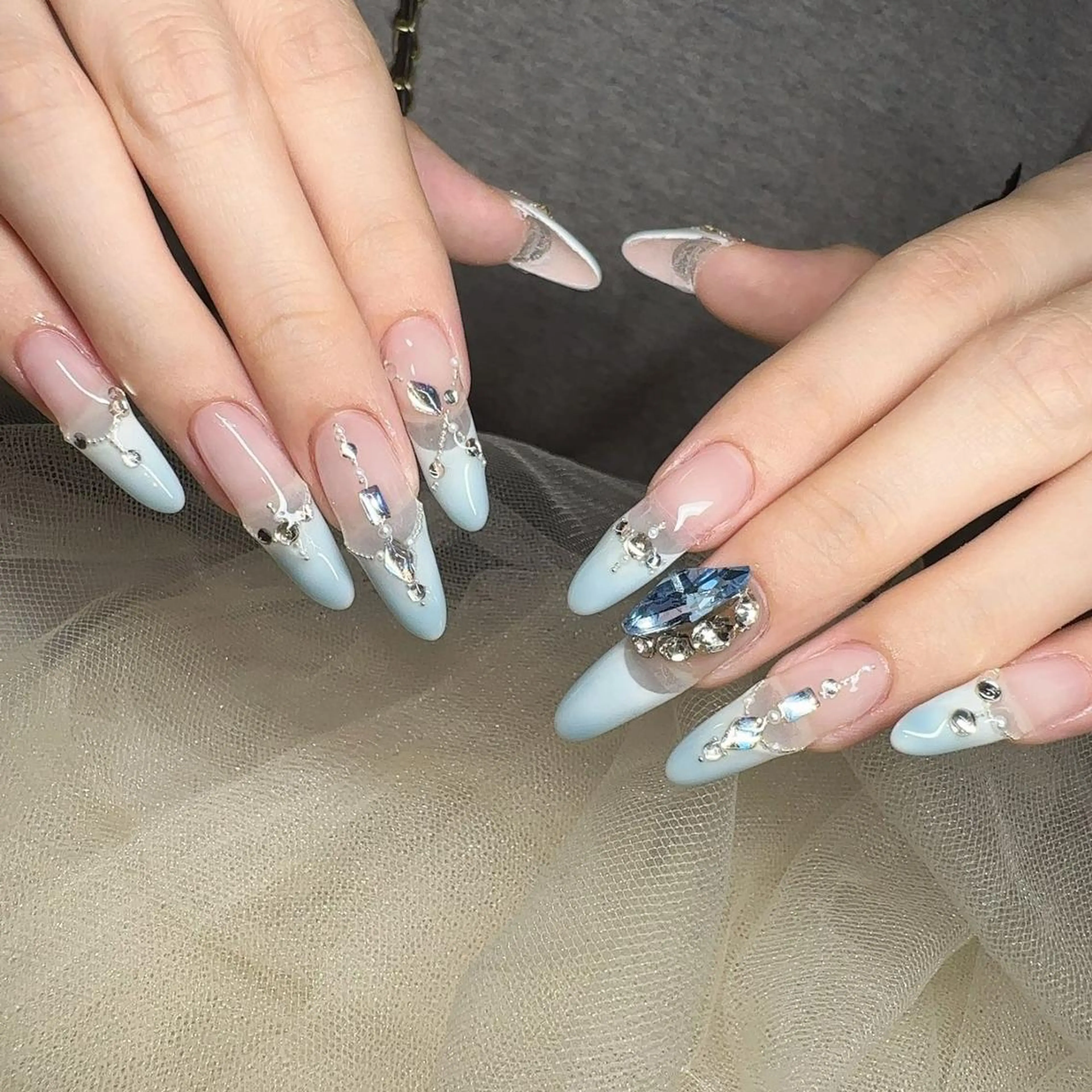 ネイル アートネイル 長さ出し ネイルチップ Queens テイのネイルデザイン