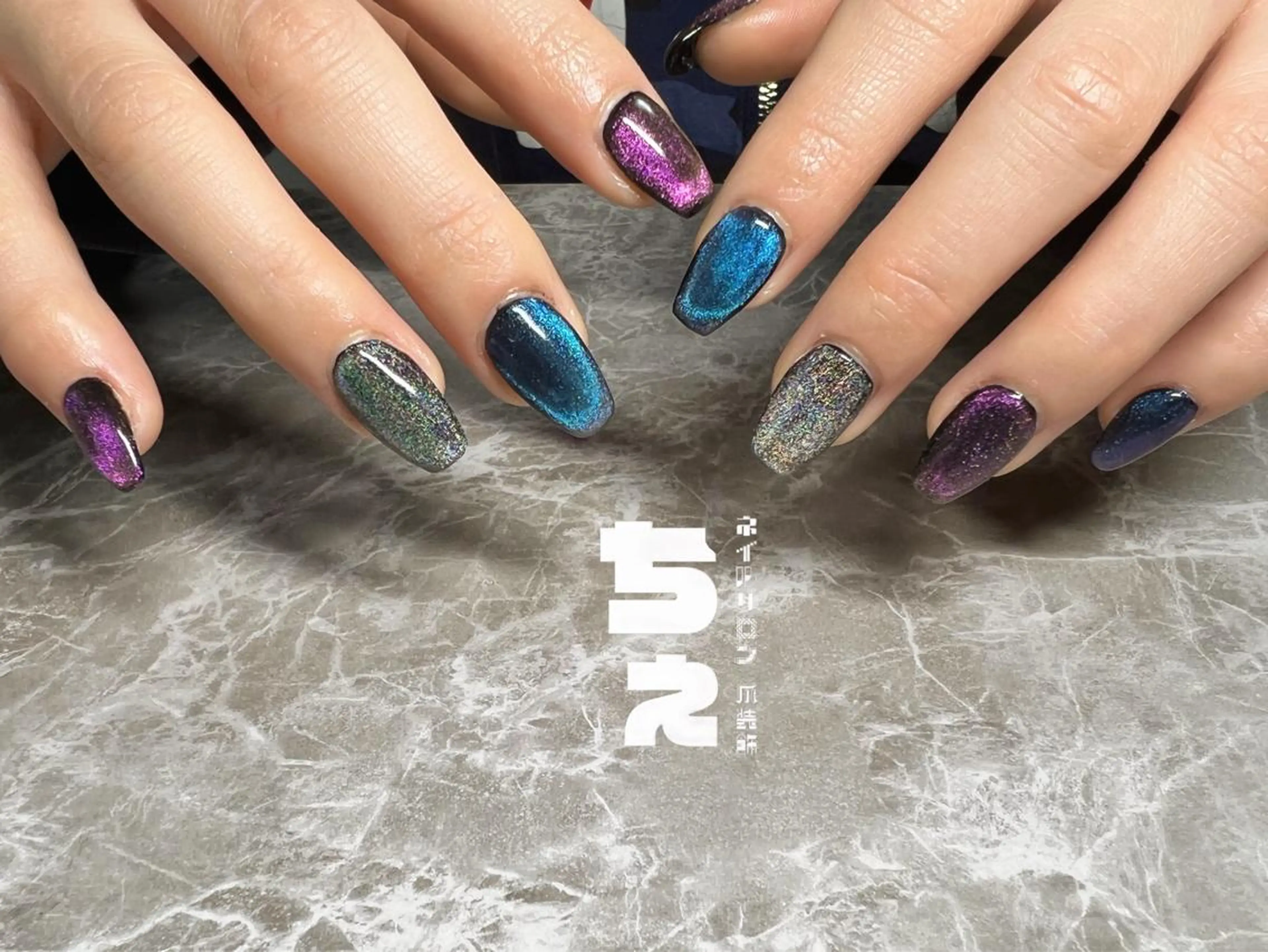 ネイル マグネットネイル ハンドネイル nail salon CHEのネイルデザイン