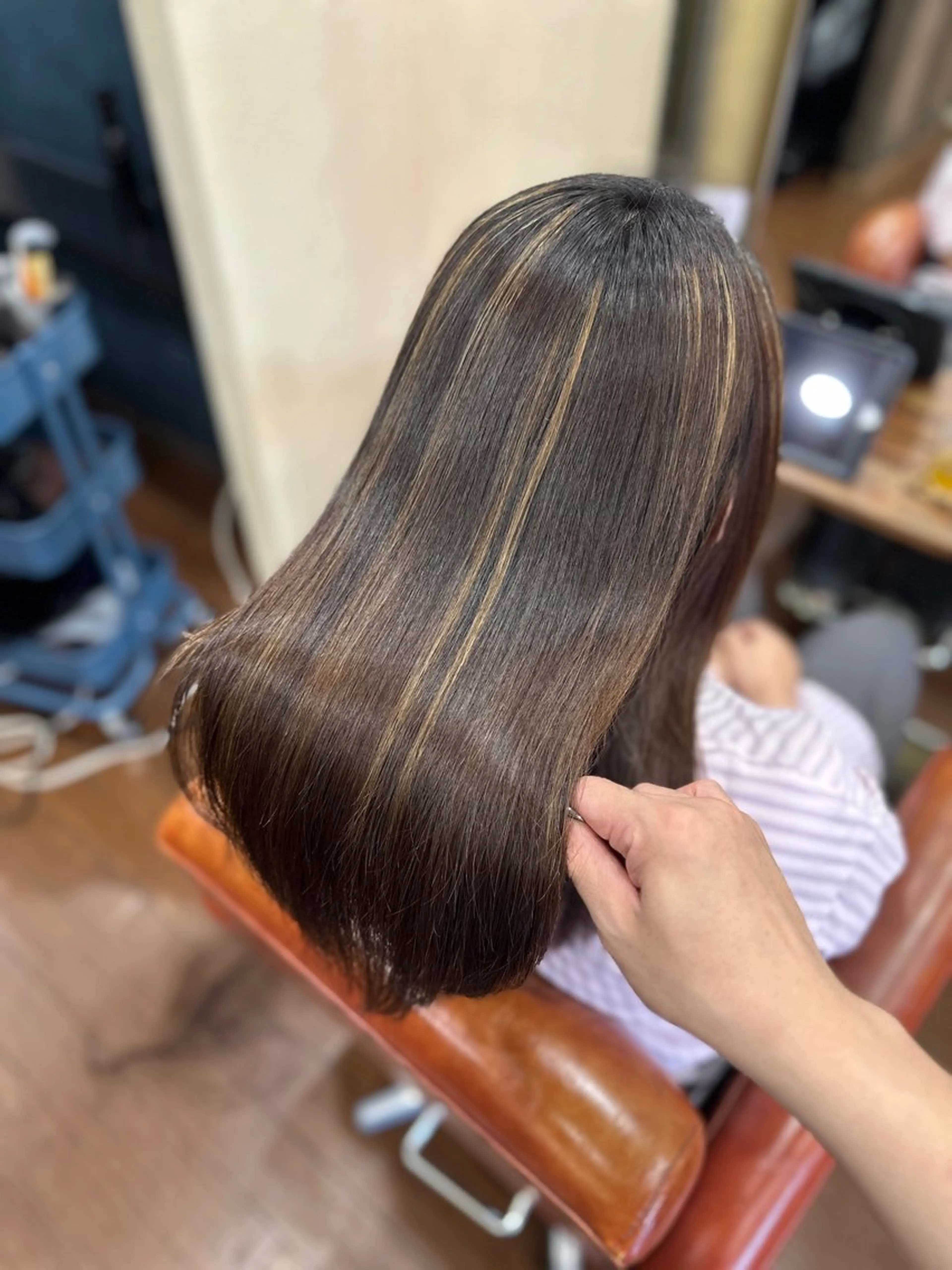 セミロング カラー 由谷 祥伍のヘアスタイル