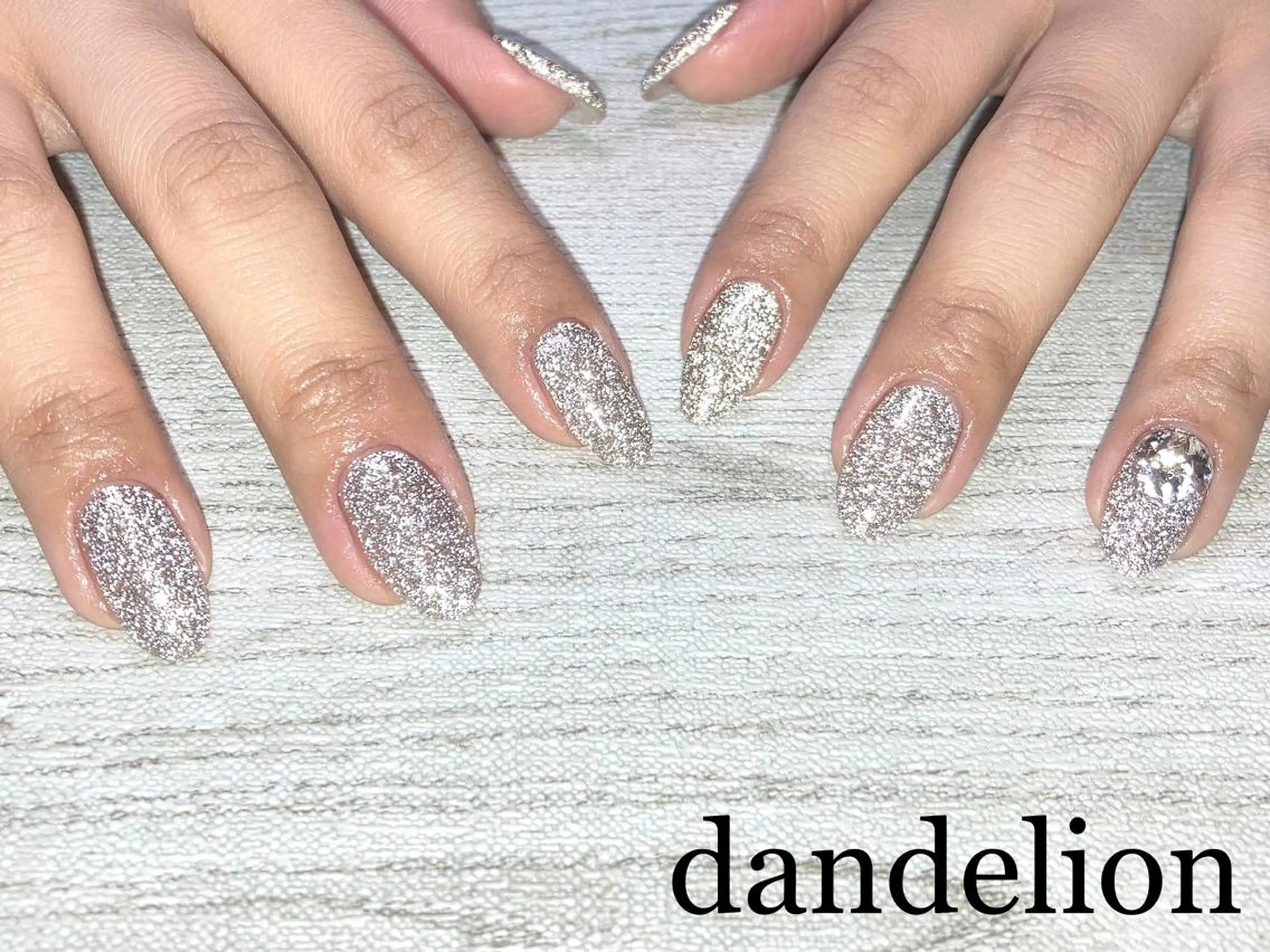 ネイル フラッシュネイル ハンドネイル ハンドケア dandelion ダンデライオンのネイルデザイン