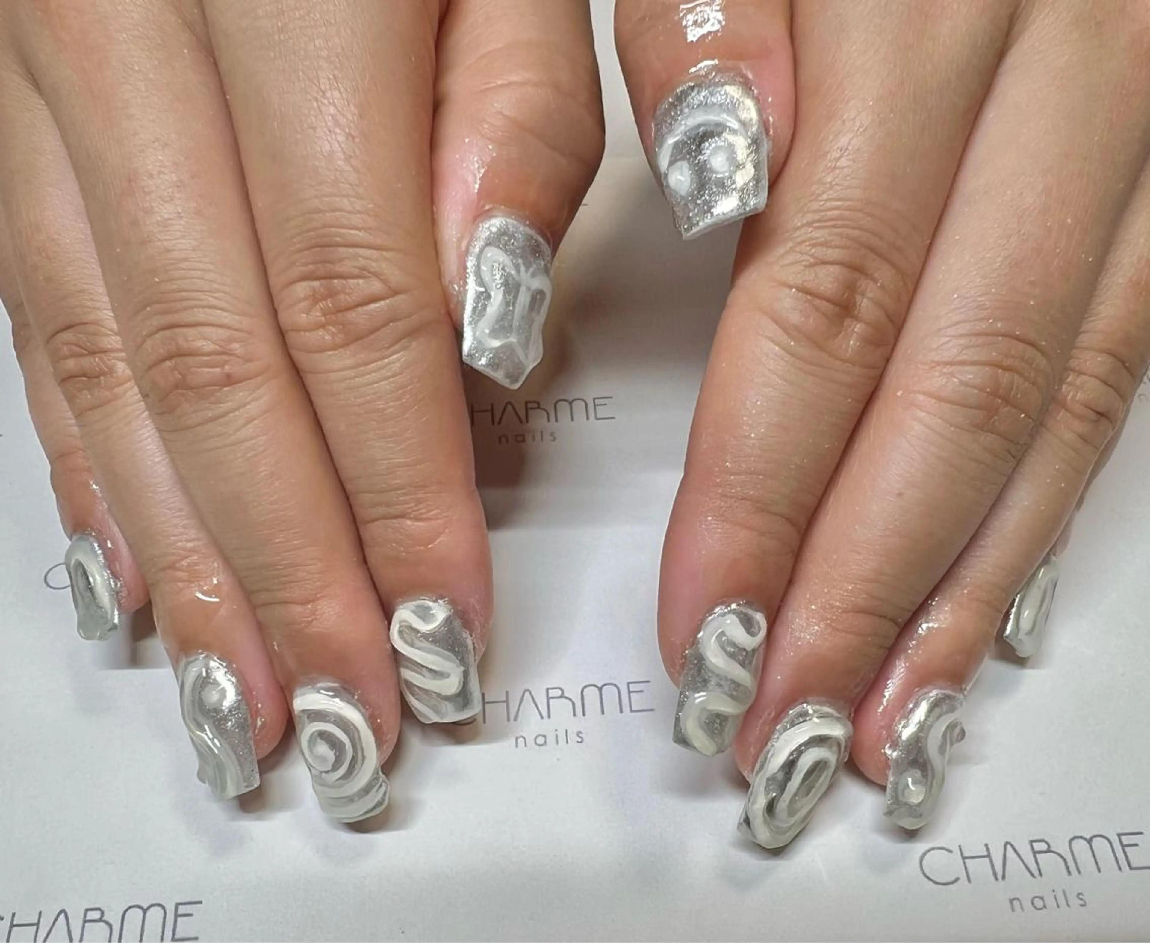 ネイル ミラーネイル シルバー ハンドネイル CHARME 🤎〔RINA〕のネイルデザイン