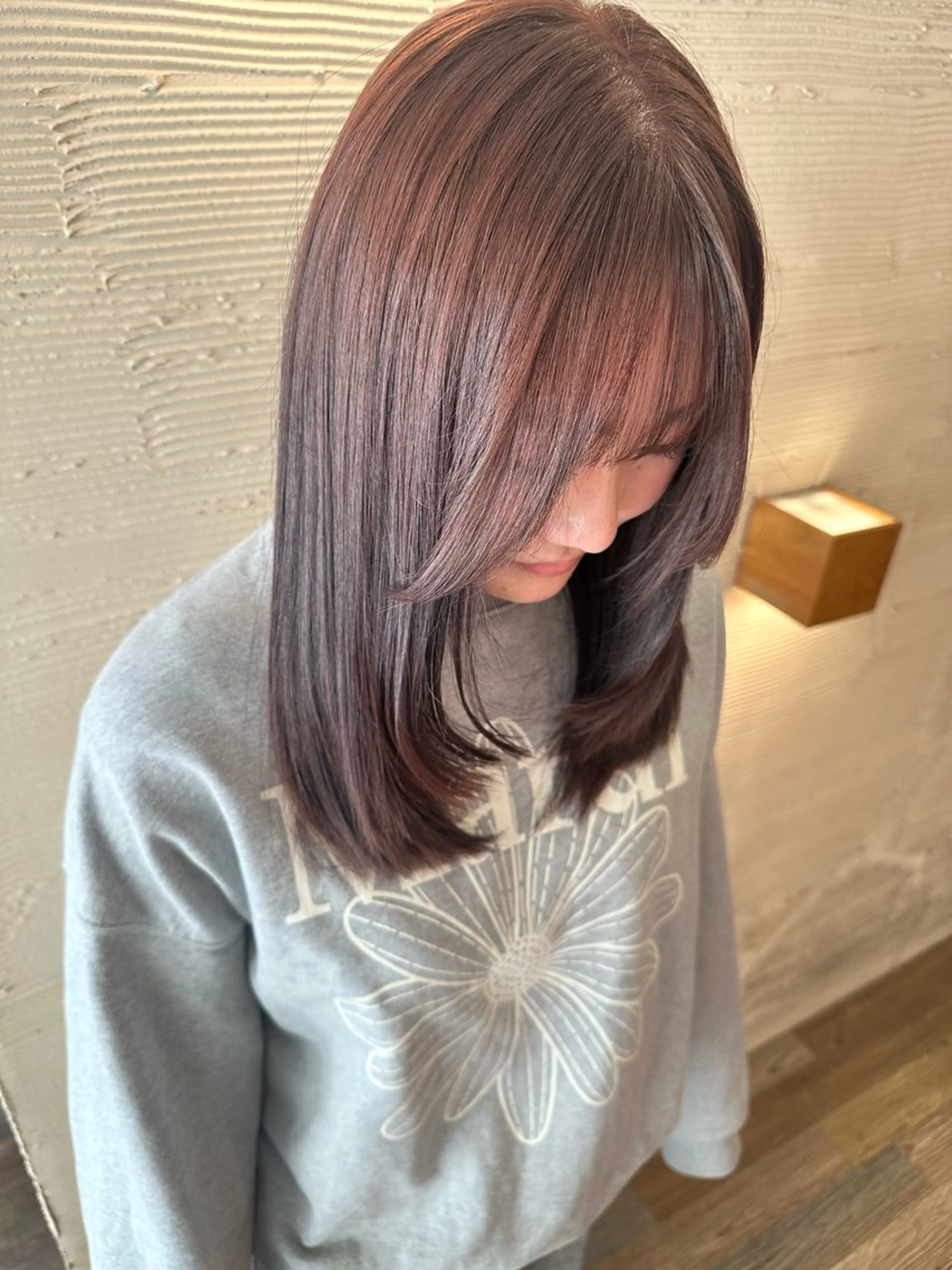 セミロング カラー ブラウンカラー レッドカラー レッドブラウン レイヤーカット 安藤 聖麻のヘアスタイル