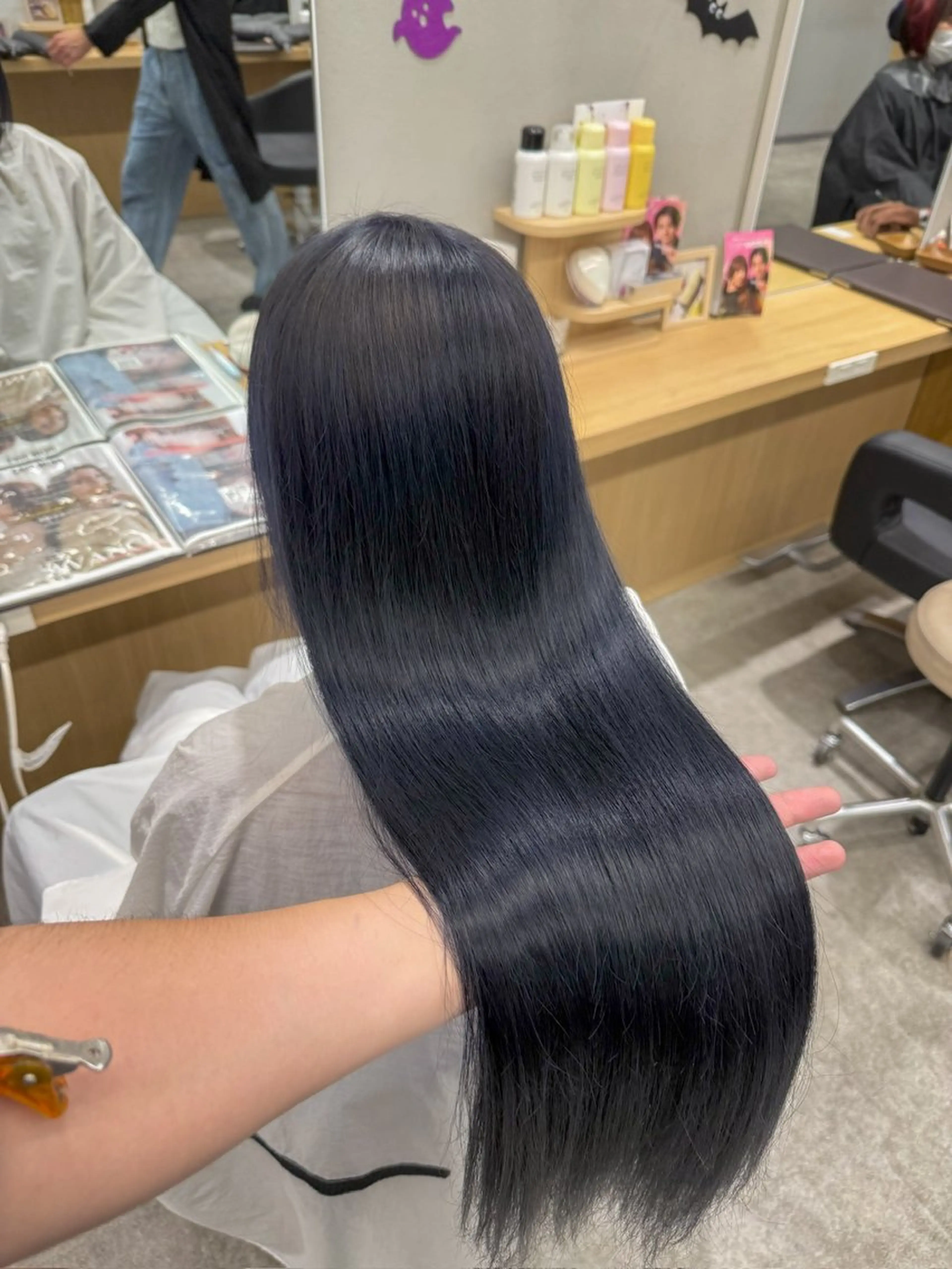ロング カラー ブリーチ ブルーカラー ブルーグレー ブルーグレージュ グレージュ ヘアカラー トリートメント 巻ける髪質改善🫧ハ イライト/永田汰伊智のヘアスタイル