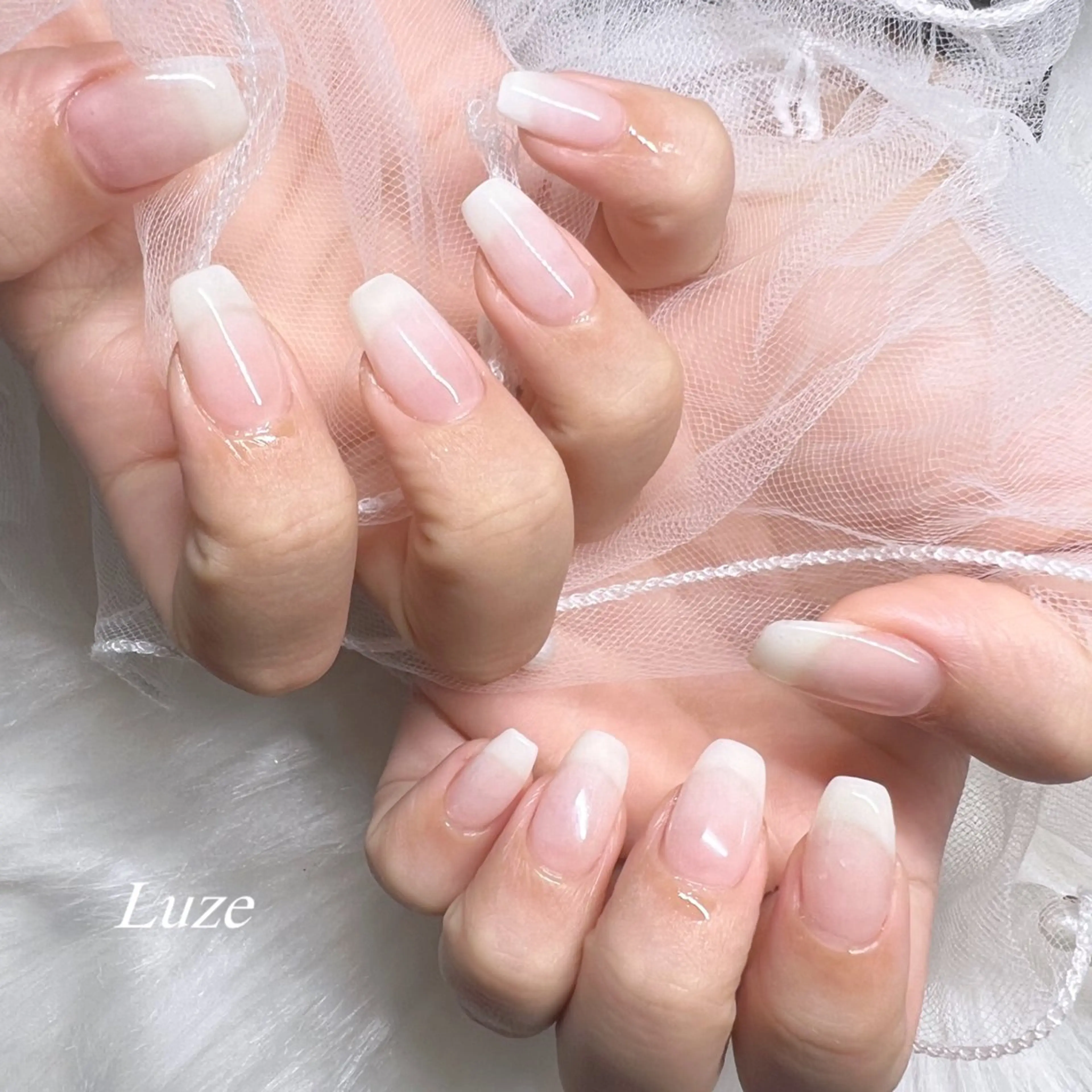 ネイル グラデーション ハンドネイル Luze 泉 明日花のネイルデザイン