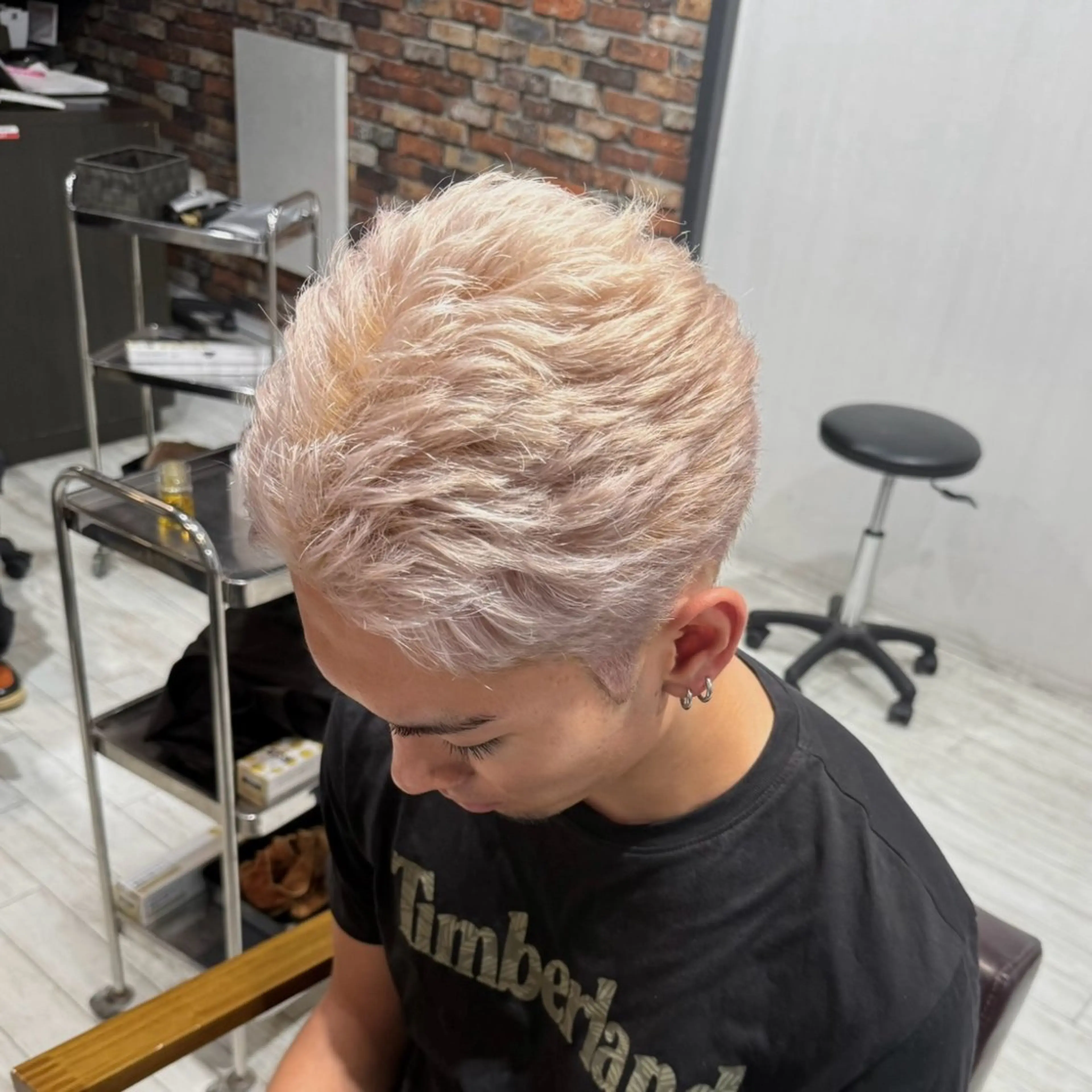 カラー ブロンド ホワイトブロンド ヘアカラー まつもと みなつのヘアスタイル