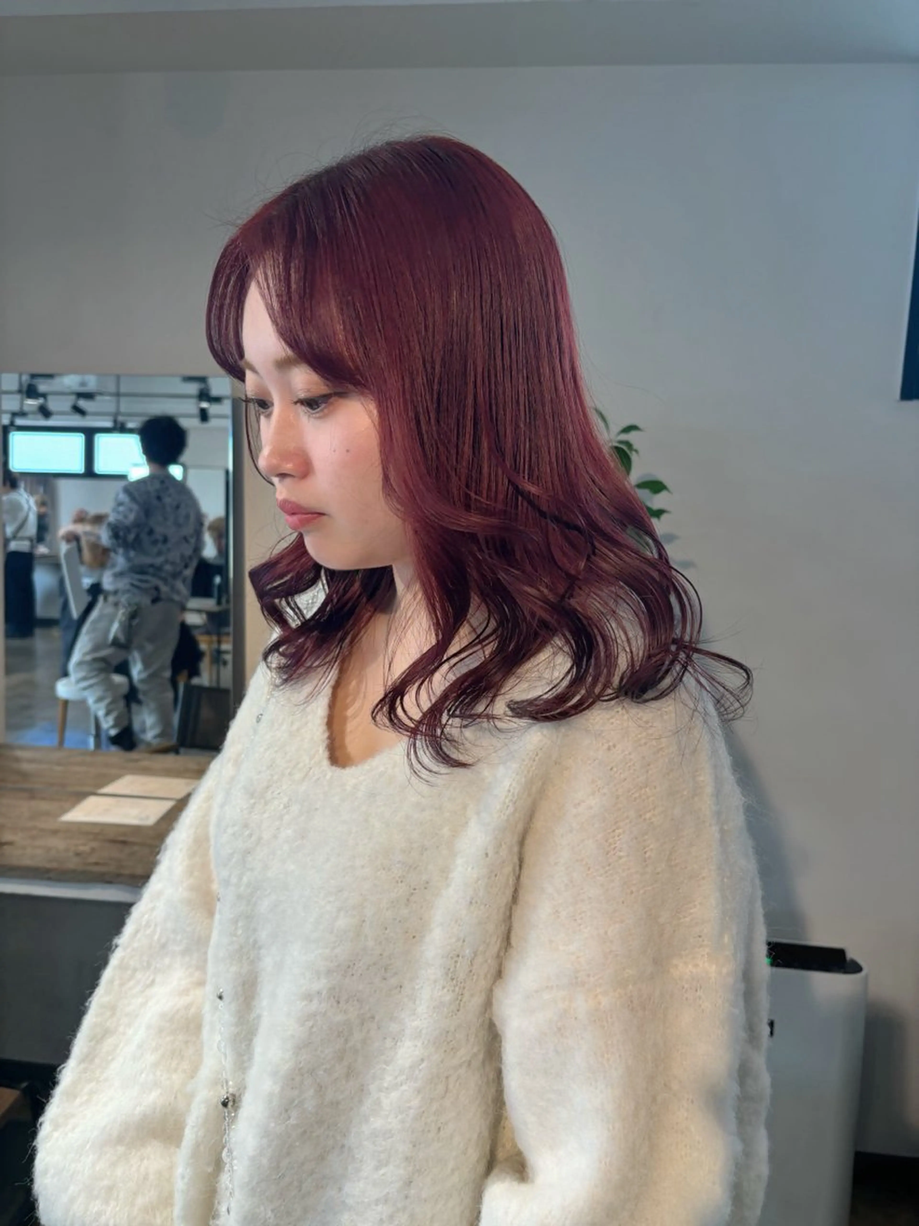 セミロング カラー ブリーチ カシス ブリーチなしカラー ピンクカラー レッドカラー 暖色カラー🍒 ケアブリーチ/akiのヘアスタイル