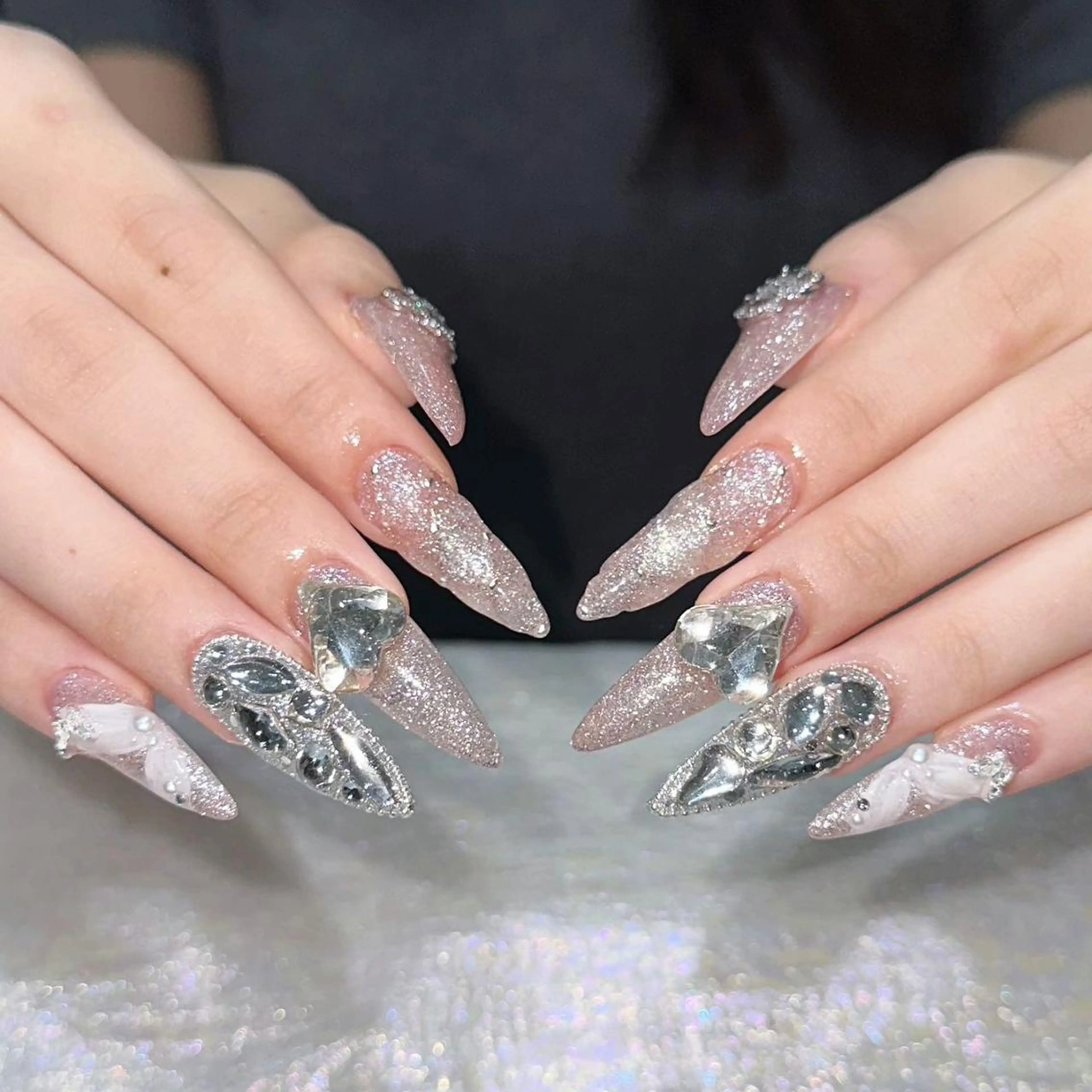 ネイル アートネイル 長さ出し ネイルチップ Queens ciciのネイルデザイン