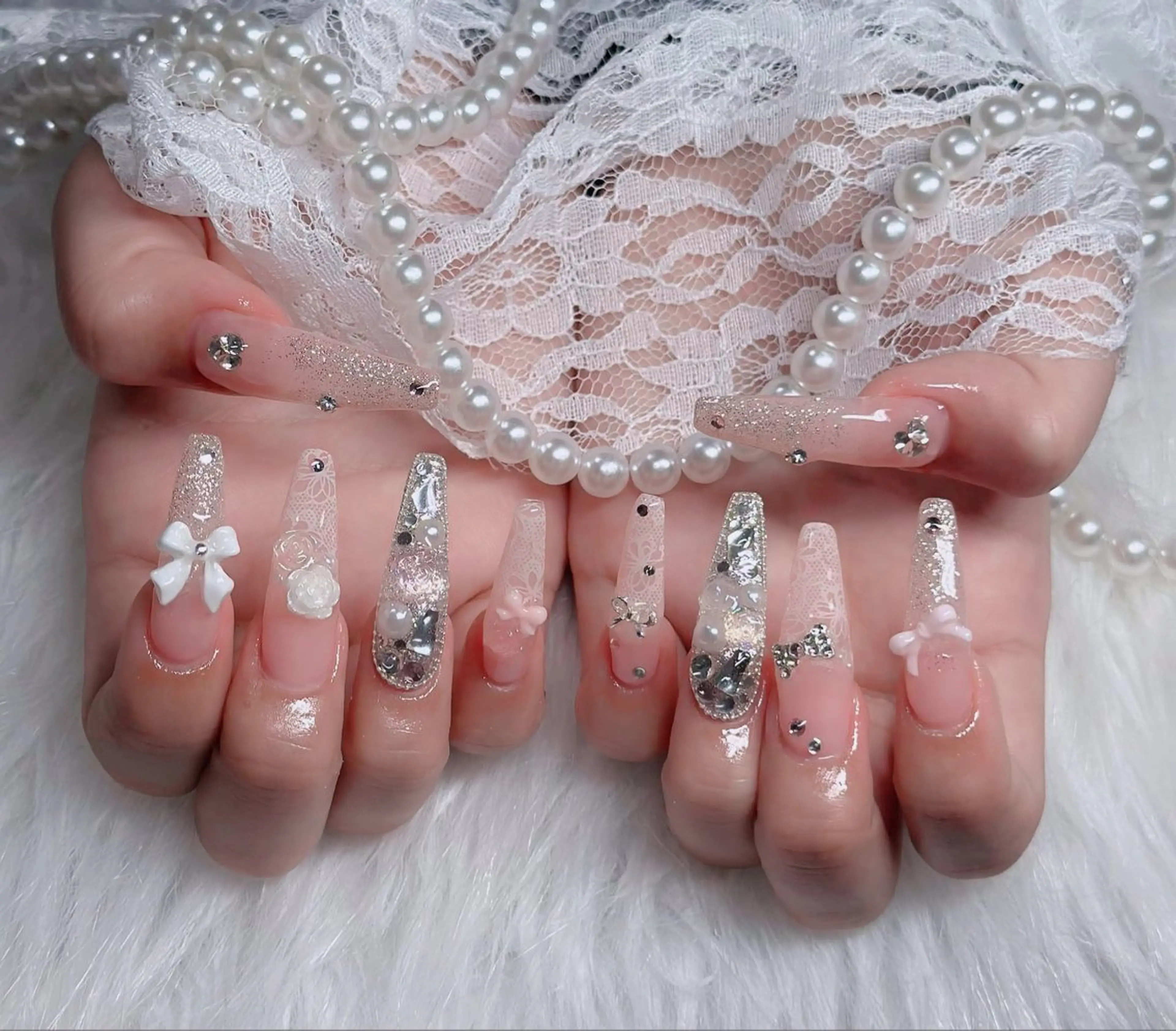 ネイル オーロラネイル フレンチネイル ジェルネイル ハロウィン キラキラネイル H.baby Nail Salonのネイルデザイン