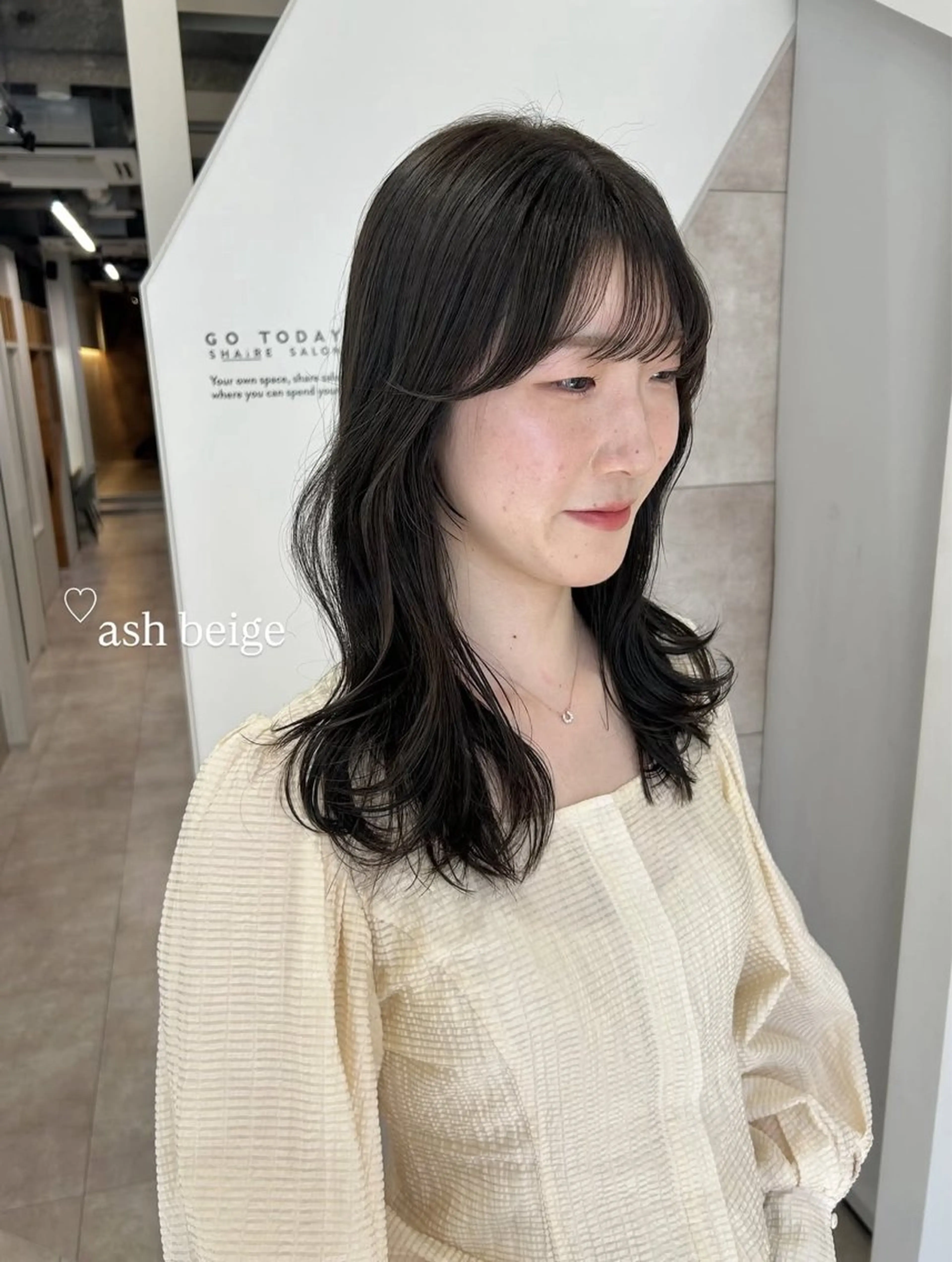ロング カラー アッシュ ベージュカラー 透明感カラー カット ヘアカラー SAKINO． ベージュカラーのヘアスタイル