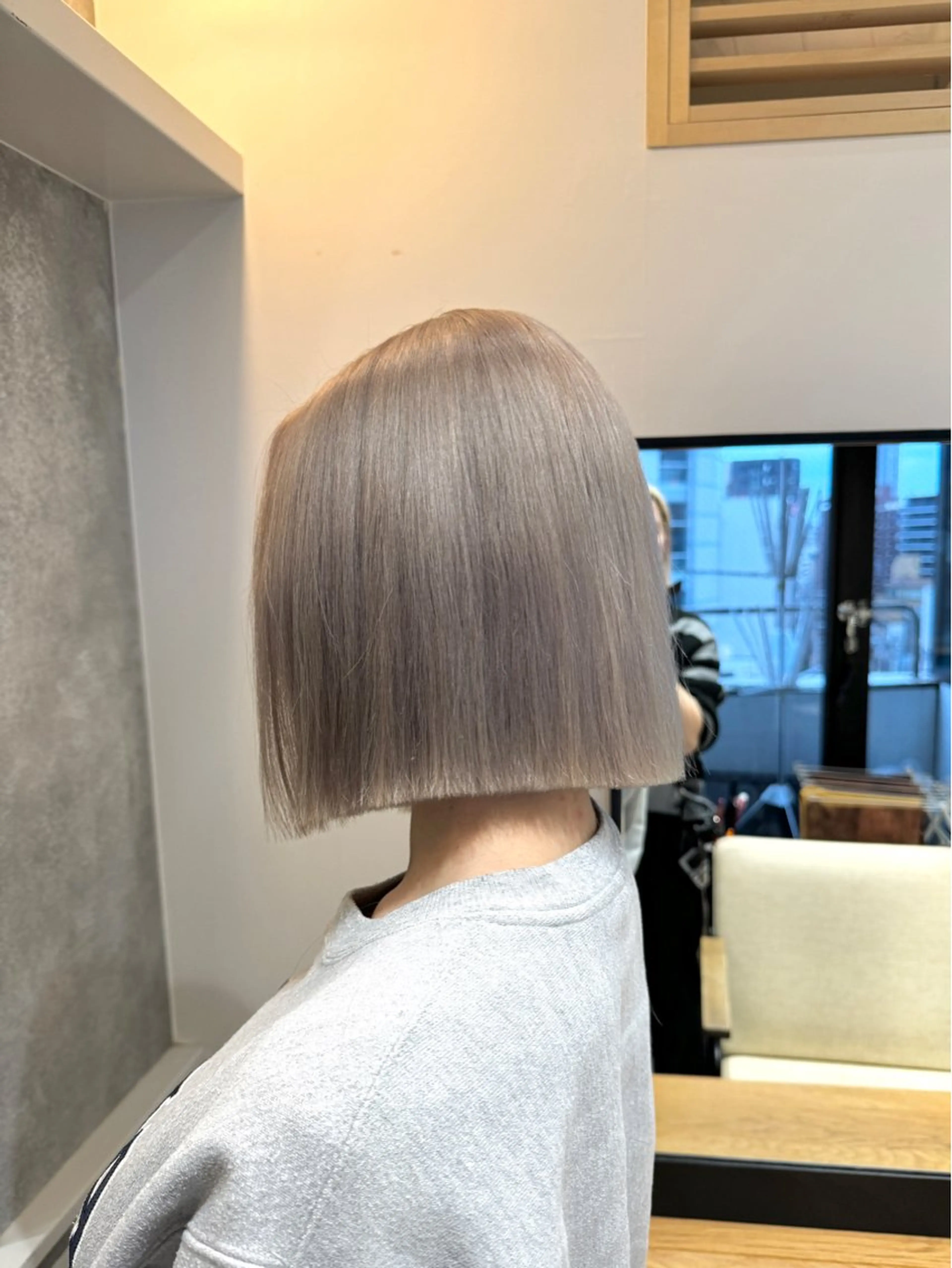 ショート カラー ブリーチ グレージュ ヘアカラー トリートメント fuka/梅田/ ミルクティーベージュのヘアスタイル