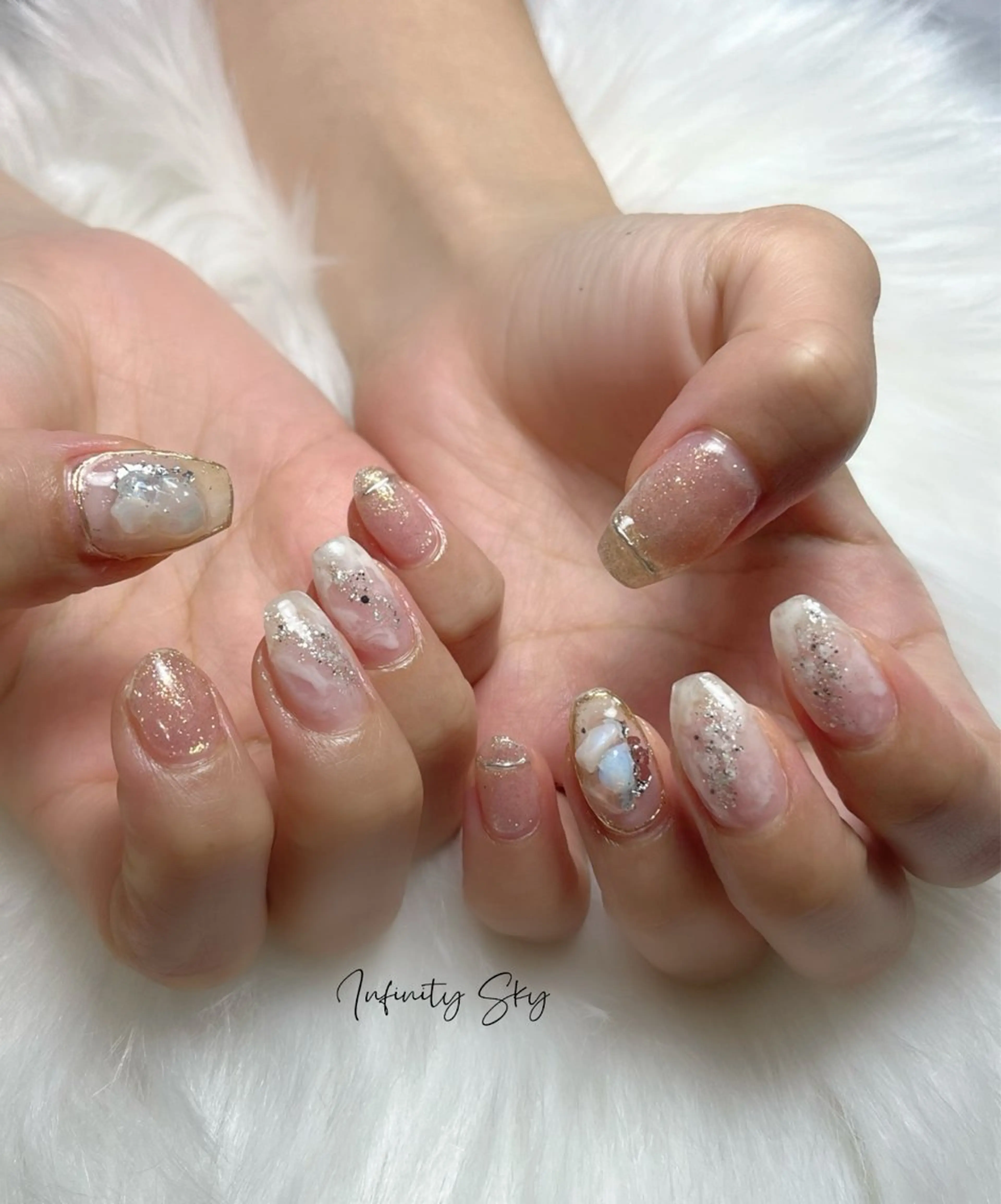 ネイル ニュアンスネイル ホワイト infinity skyのネイルデザイン