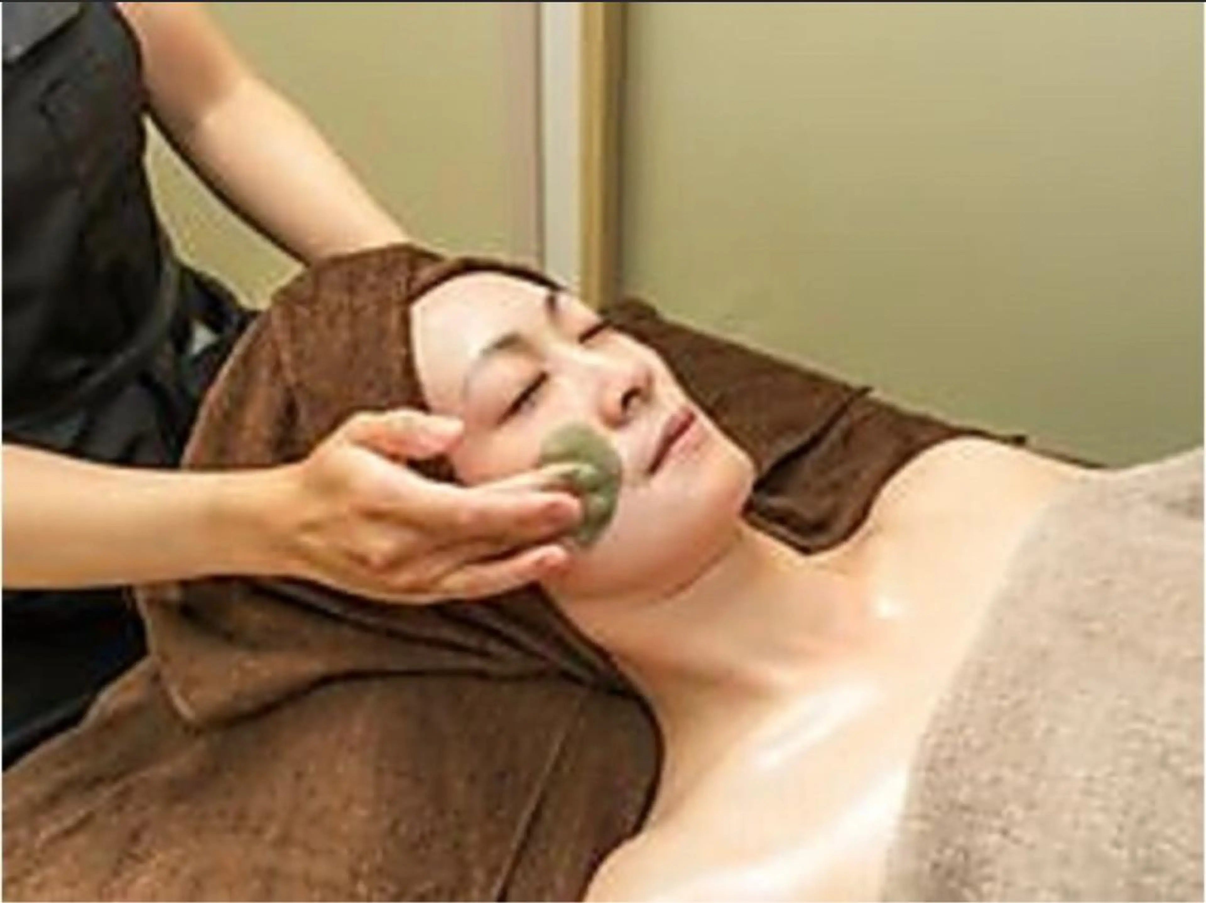 【肌の悩み全て解決◎】REVIハーブピーリング✨フルオプション◎の写真