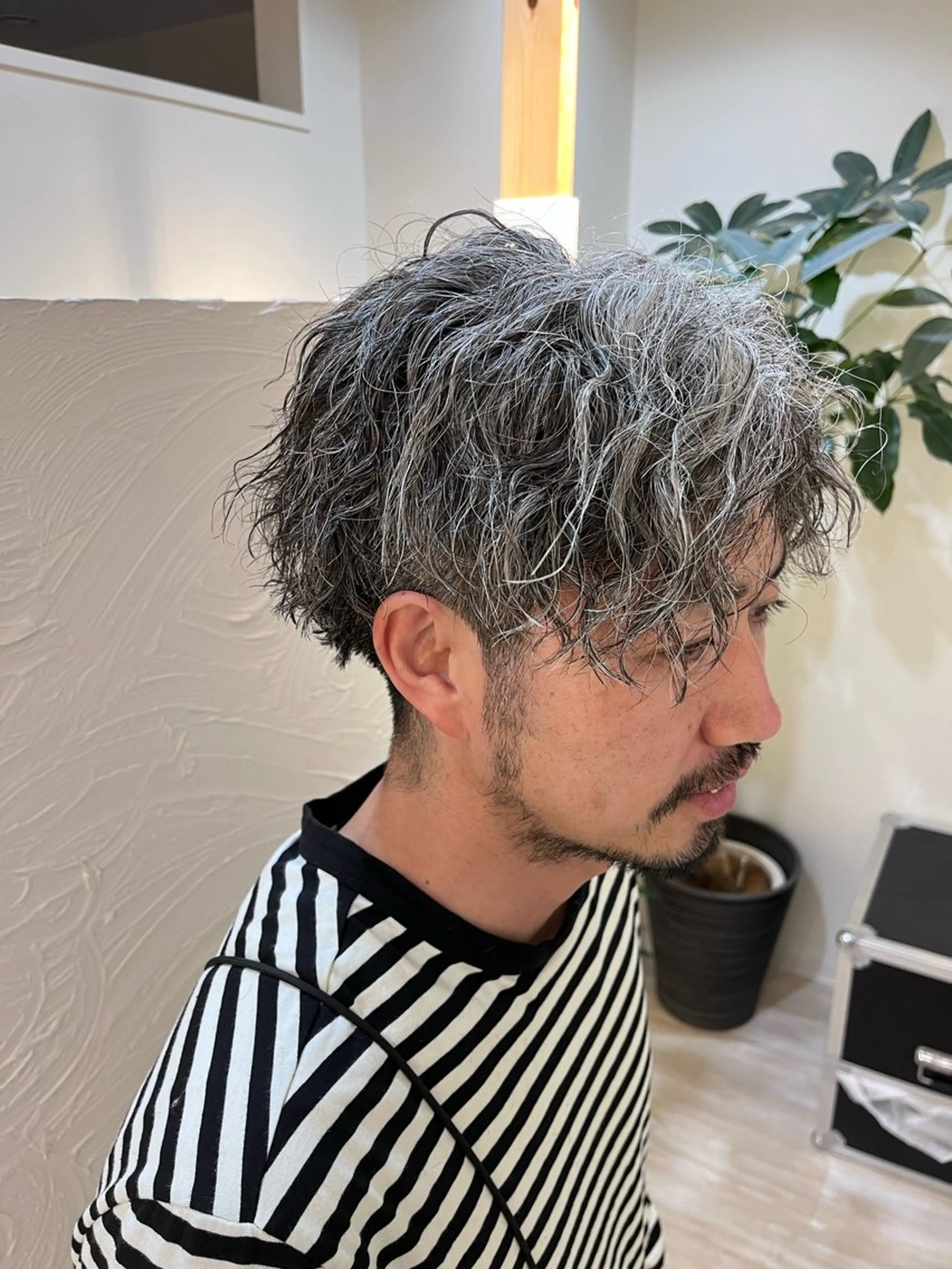 ショート パーマ メンズ メンズパーマ ツイストスパイラルパーマ スパイラルパーマ 嵯峨 大地／パーマ／ ハード系／特殊系のヘアスタイル