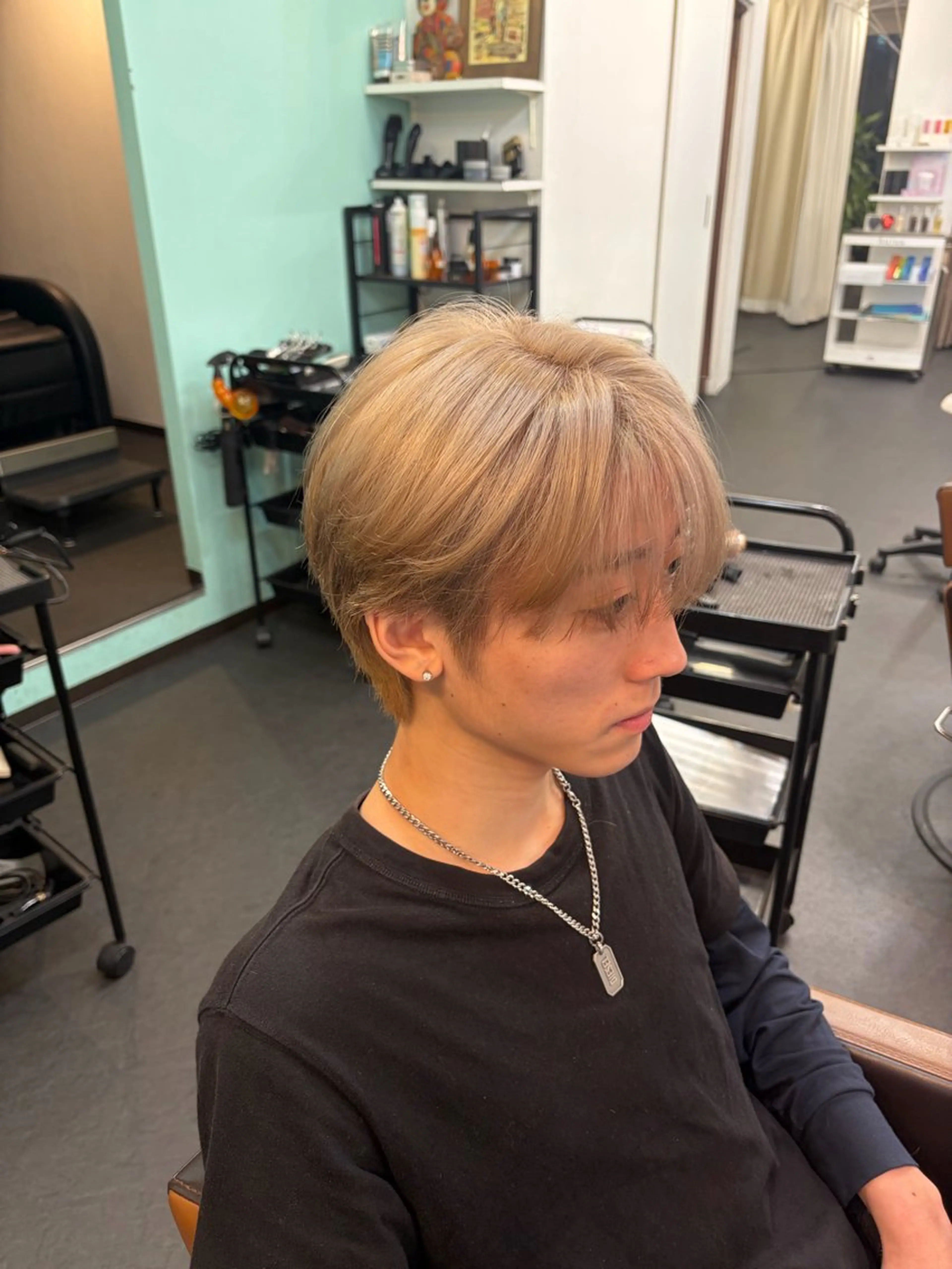 ショート カラー メンズ メンズブリーチ ベージュカラー ブリーチ ミルクティーベージュ ヘアカラー ARISA 青葉台のヘアスタイル