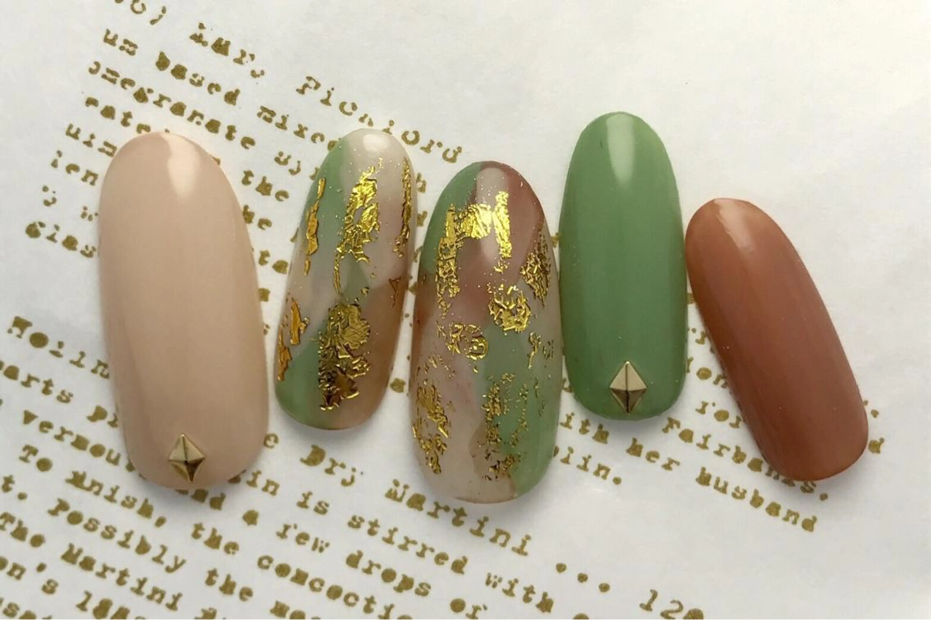 ネイル ストーンネイル Verest 西荻窪のネイルデザイン