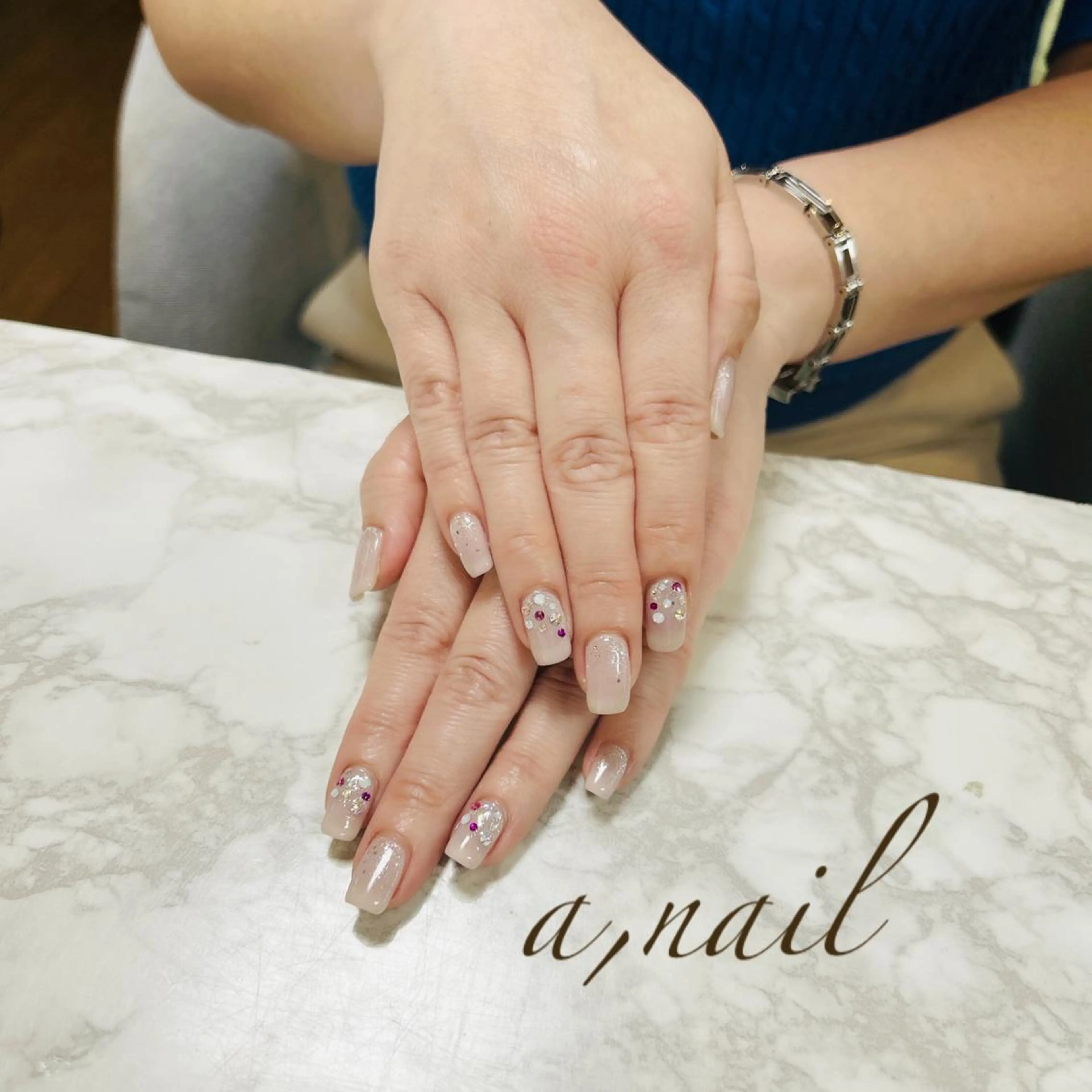 ネイル ジェルネイル グラデーション キラキラネイル オフィスネイル ワンカラーネイル ハンドネイル ネイルサロン エーネイルのネイルデザイン