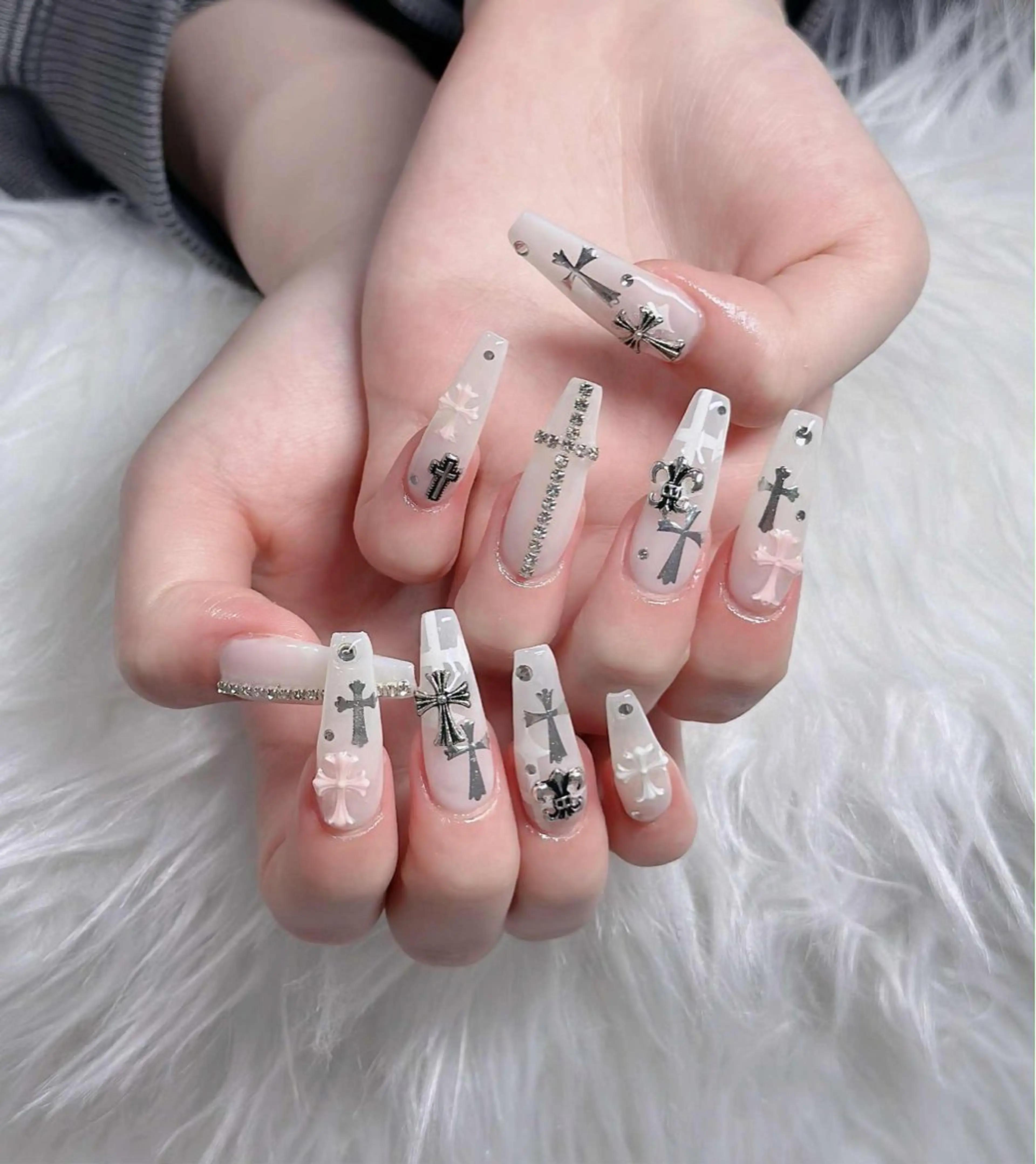ネイル フレンチネイル ジェルネイル ガラスフレンチ ハロウィン ハート ハンドネイル H.baby Nail Salonのネイルデザイン