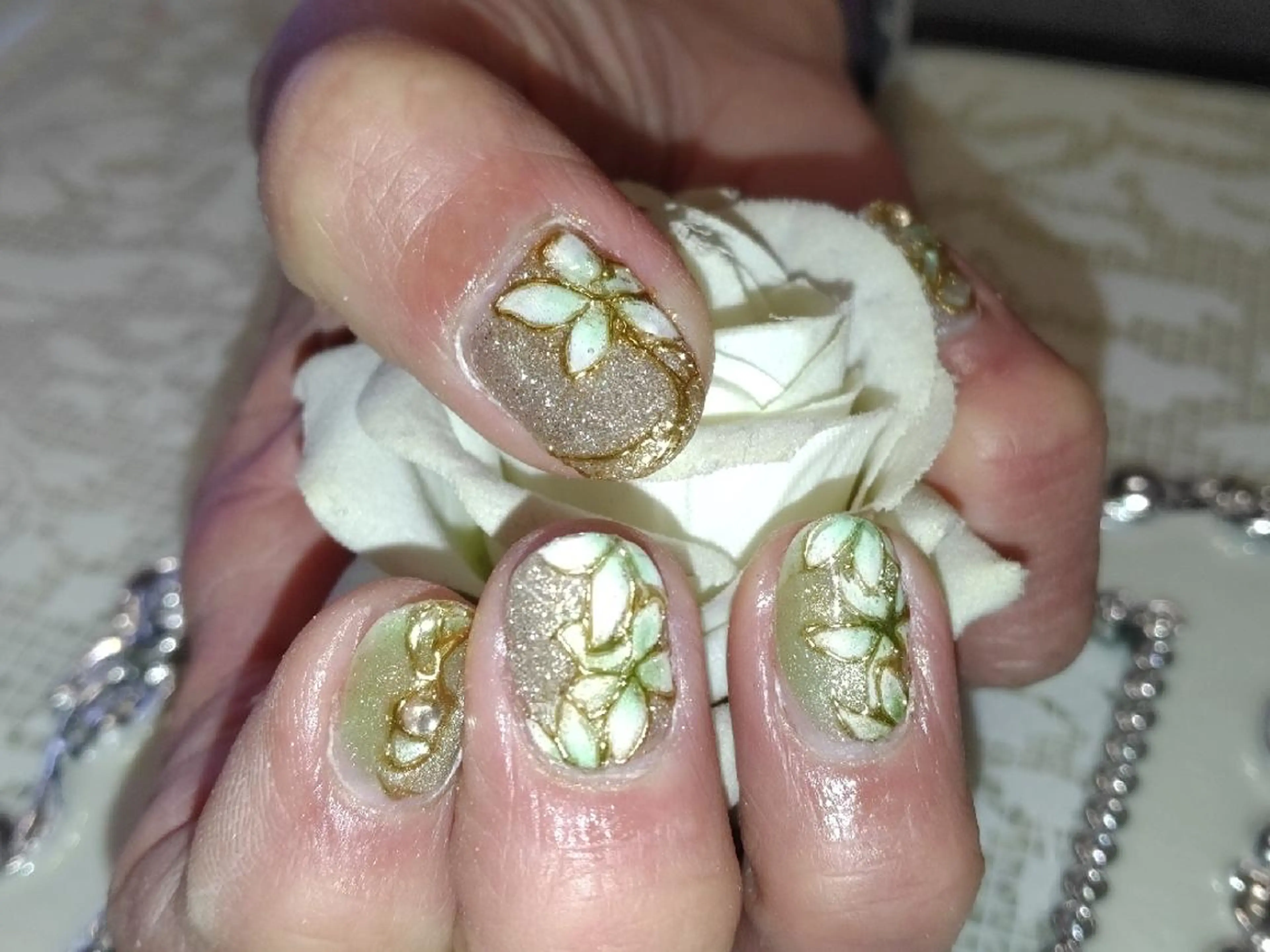 ネイル アートネイル ミラーネイル エステとネイル ローズコンフォートのネイルデザイン