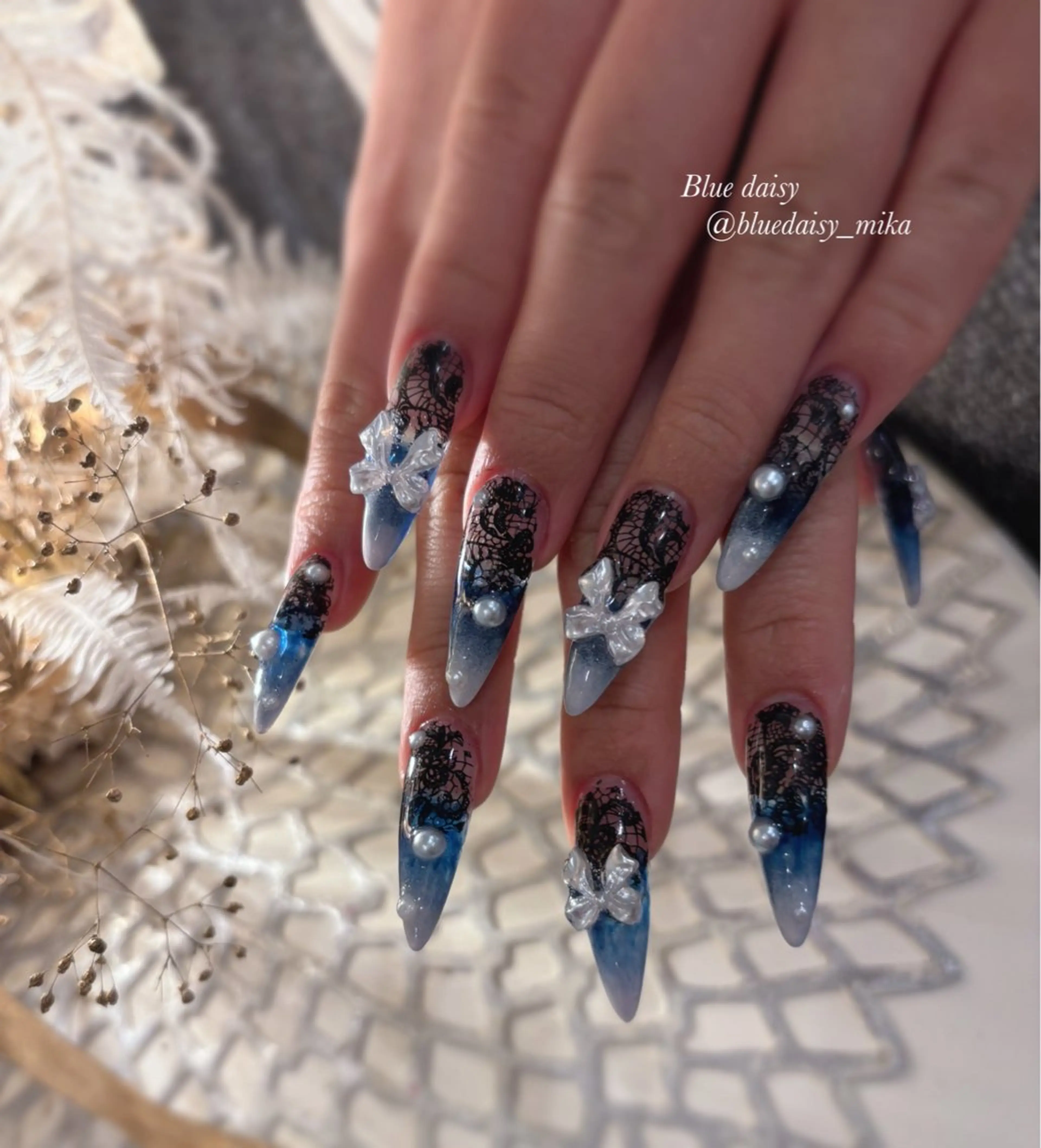 ネイル レース ハンドネイル Blue daisy 栄本店のネイルデザイン