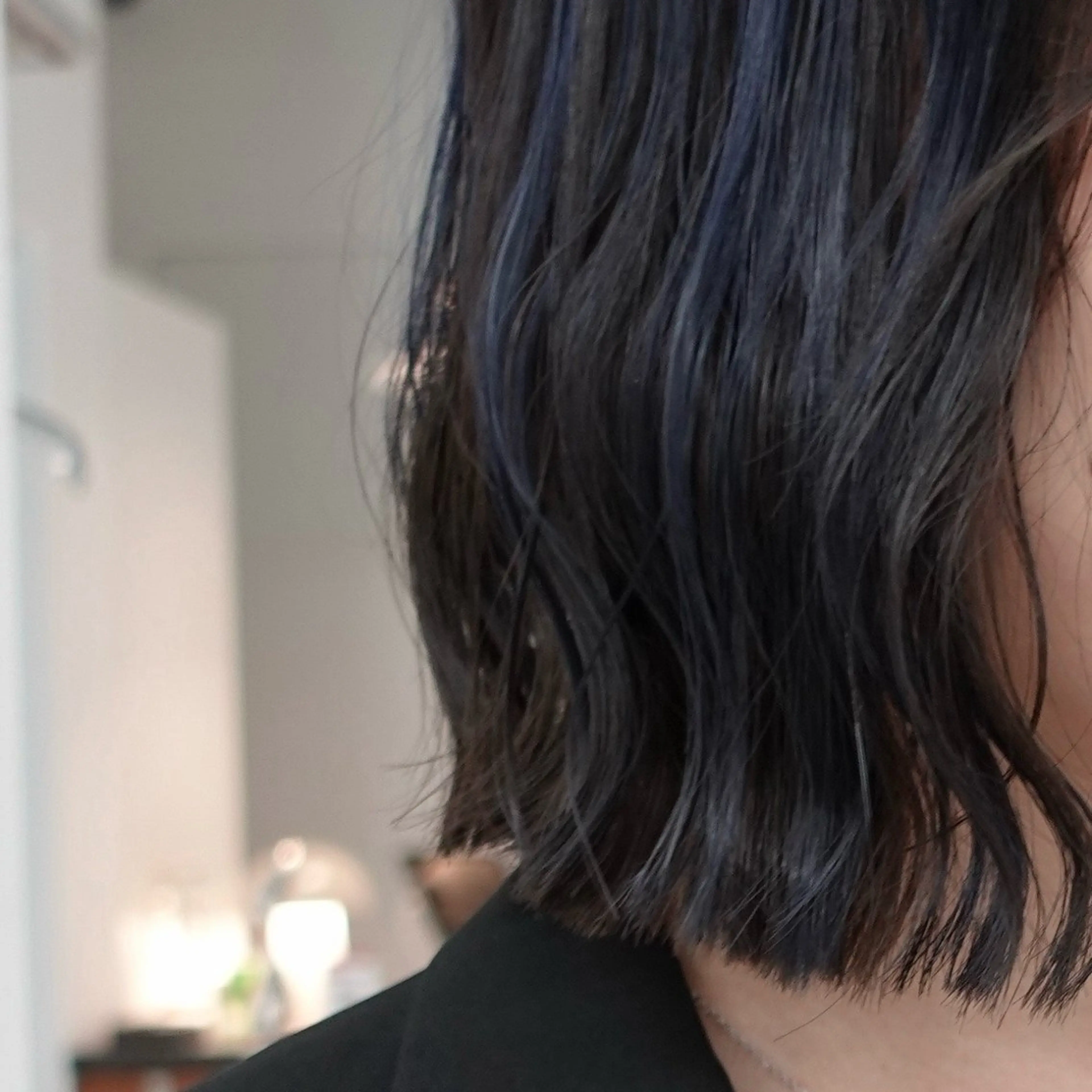 ミディアム カラー ヘアアレンジ ブルーカラー ハイライトカラー ネイビーカラー ハイライト カット ヘアカラー 🌐サトウ リョウ🌐のヘアスタイル