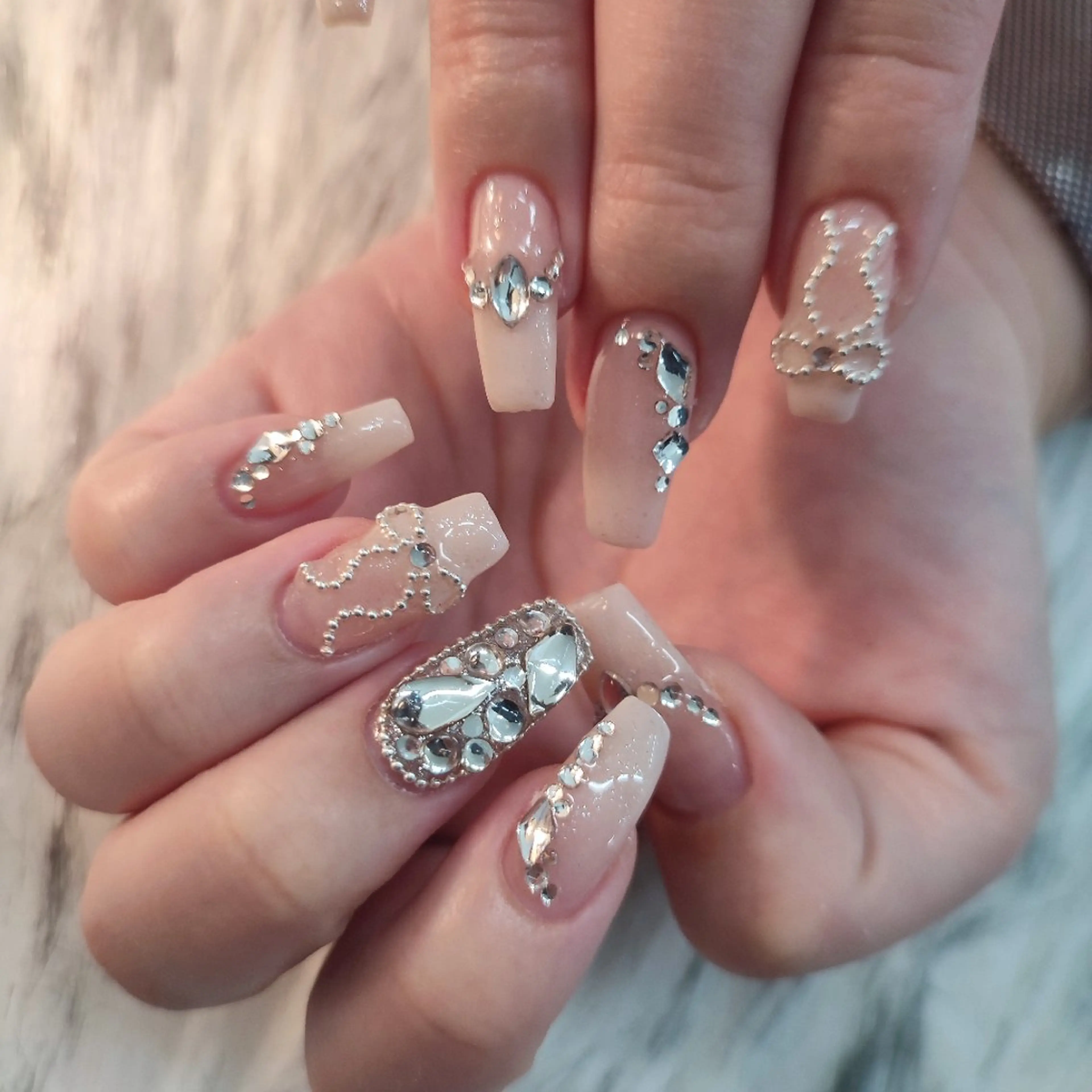 ネイル ハンドネイル RUNWAY 　　の眉毛・アイブロウイメージ