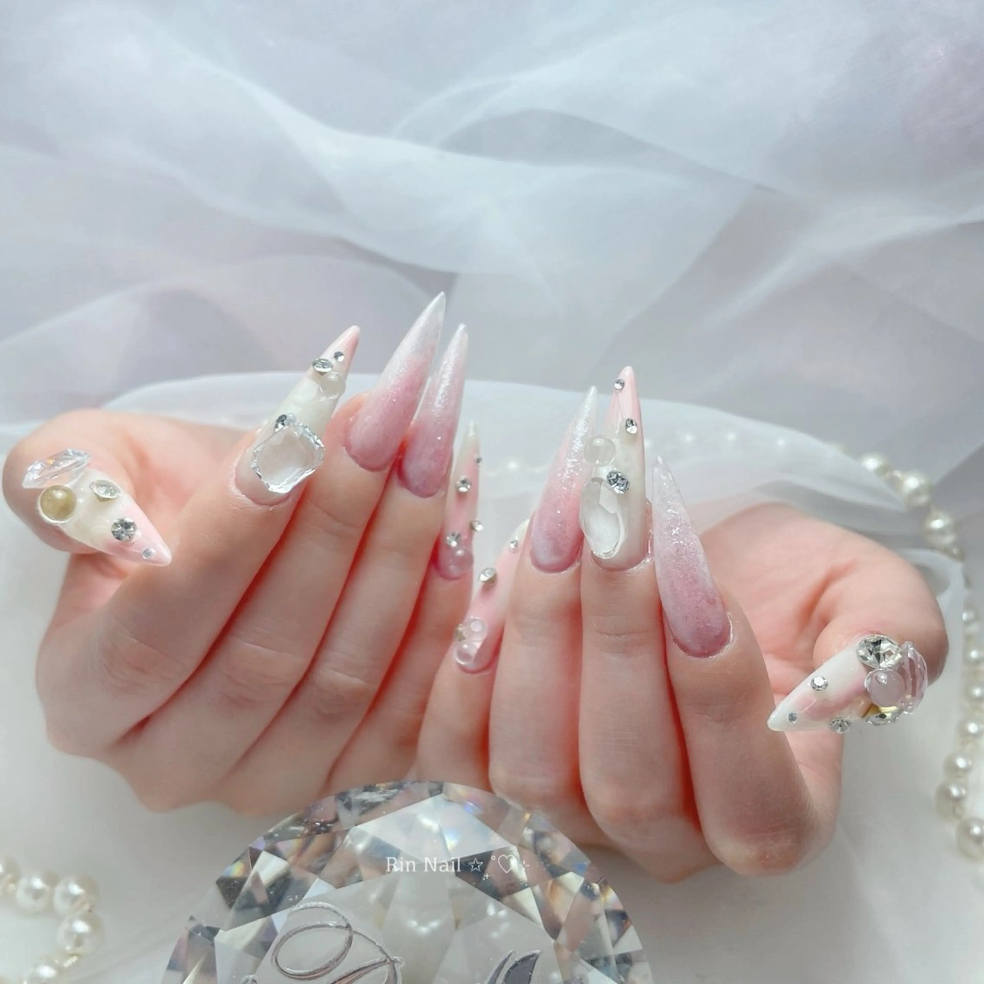 ネイル オーロラネイル ブラウン チークネイル フラッシュネイル フラワーネイル ハンドネイル Rin Nail 新大久保店のネイルデザイン