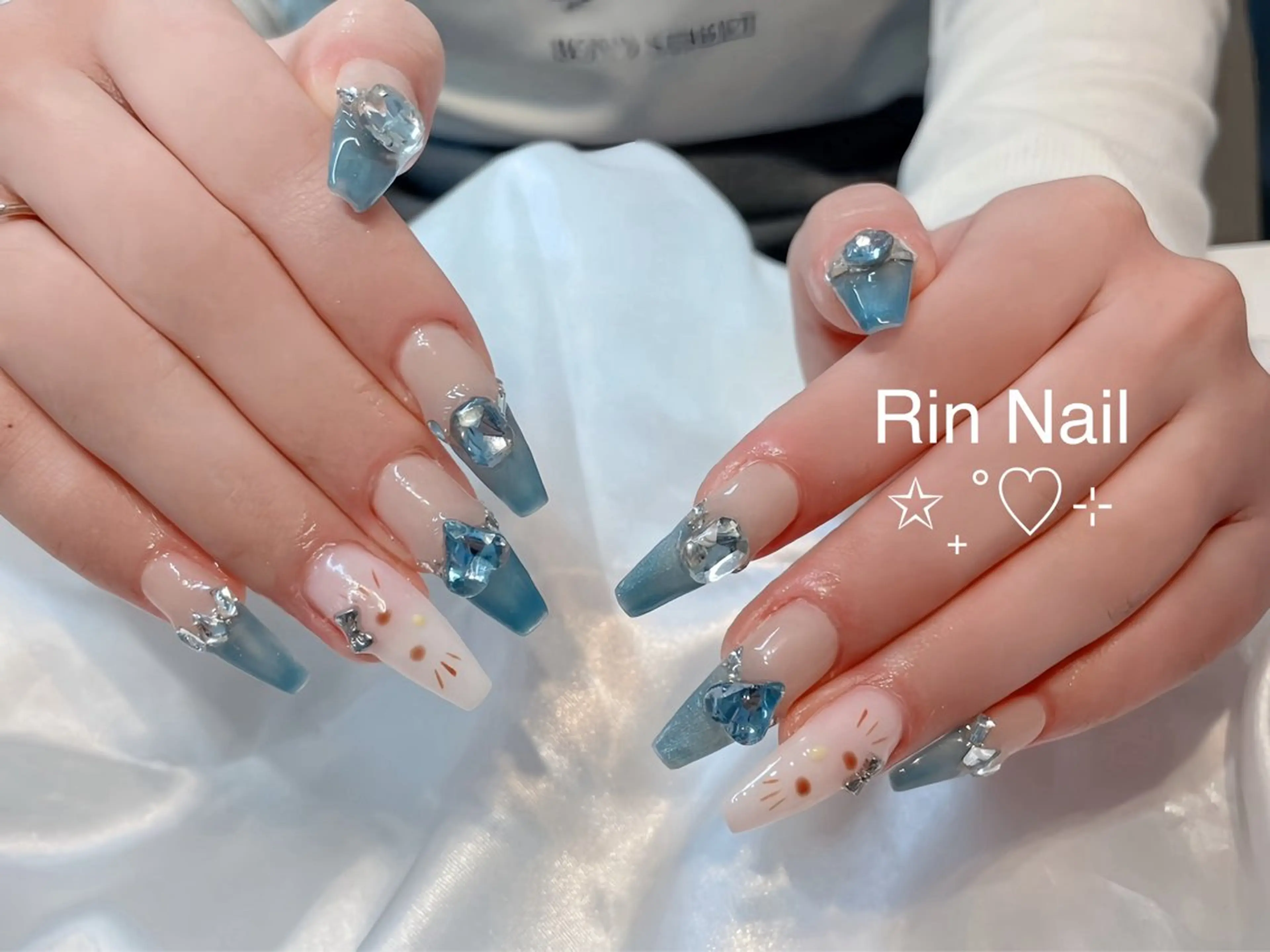 ネイル アートネイル チークネイル ジェルネイル ロングネイル マグネットネイル ハンドネイル Rin Nail 新大久保店のネイルデザイン
