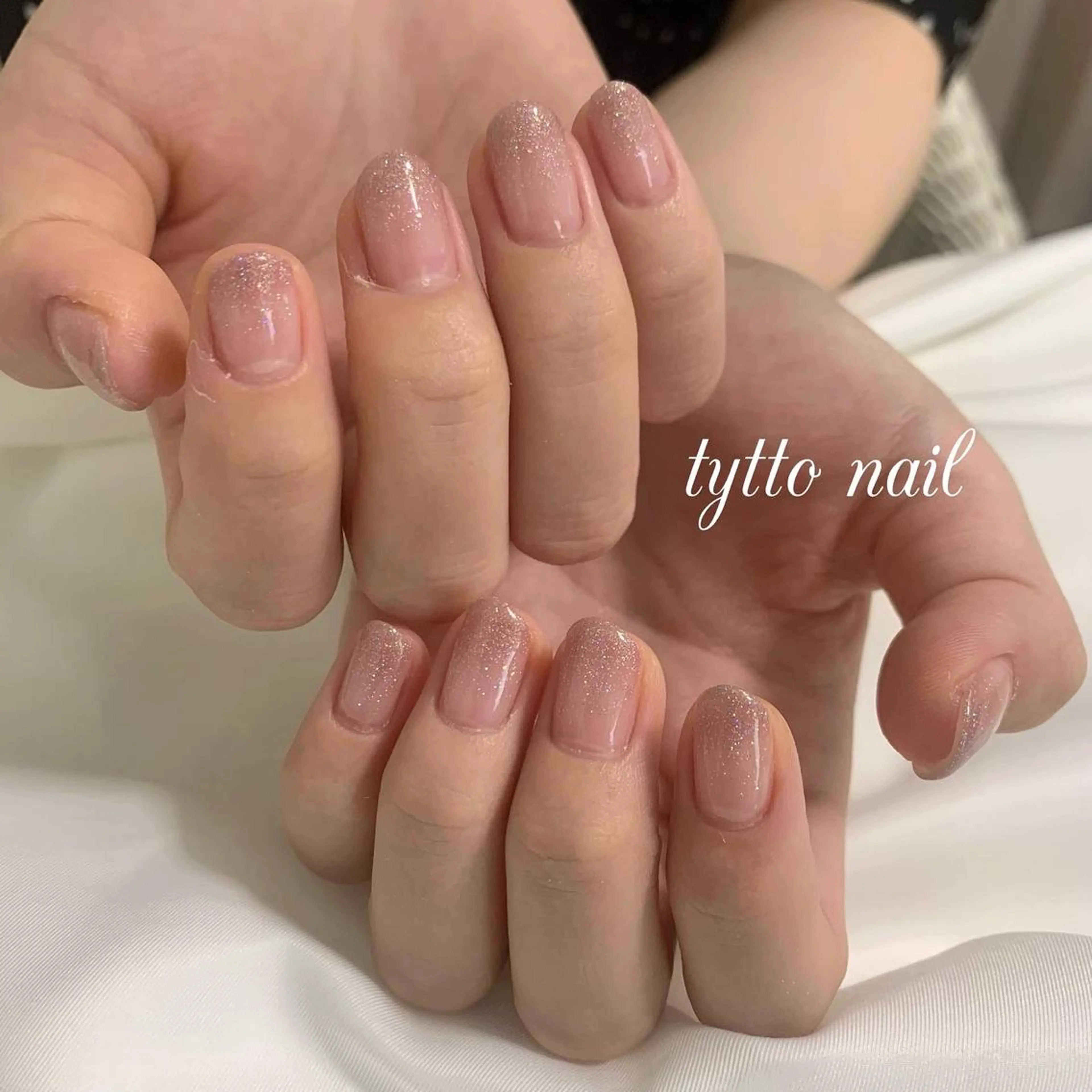ネイル グラデーション ラメ(グリッター) ラメグラデーション オフィスネイル シンプルネイル ハンドネイル tytto nail ❤︎‪‪eri‪‪のネイルデザイン