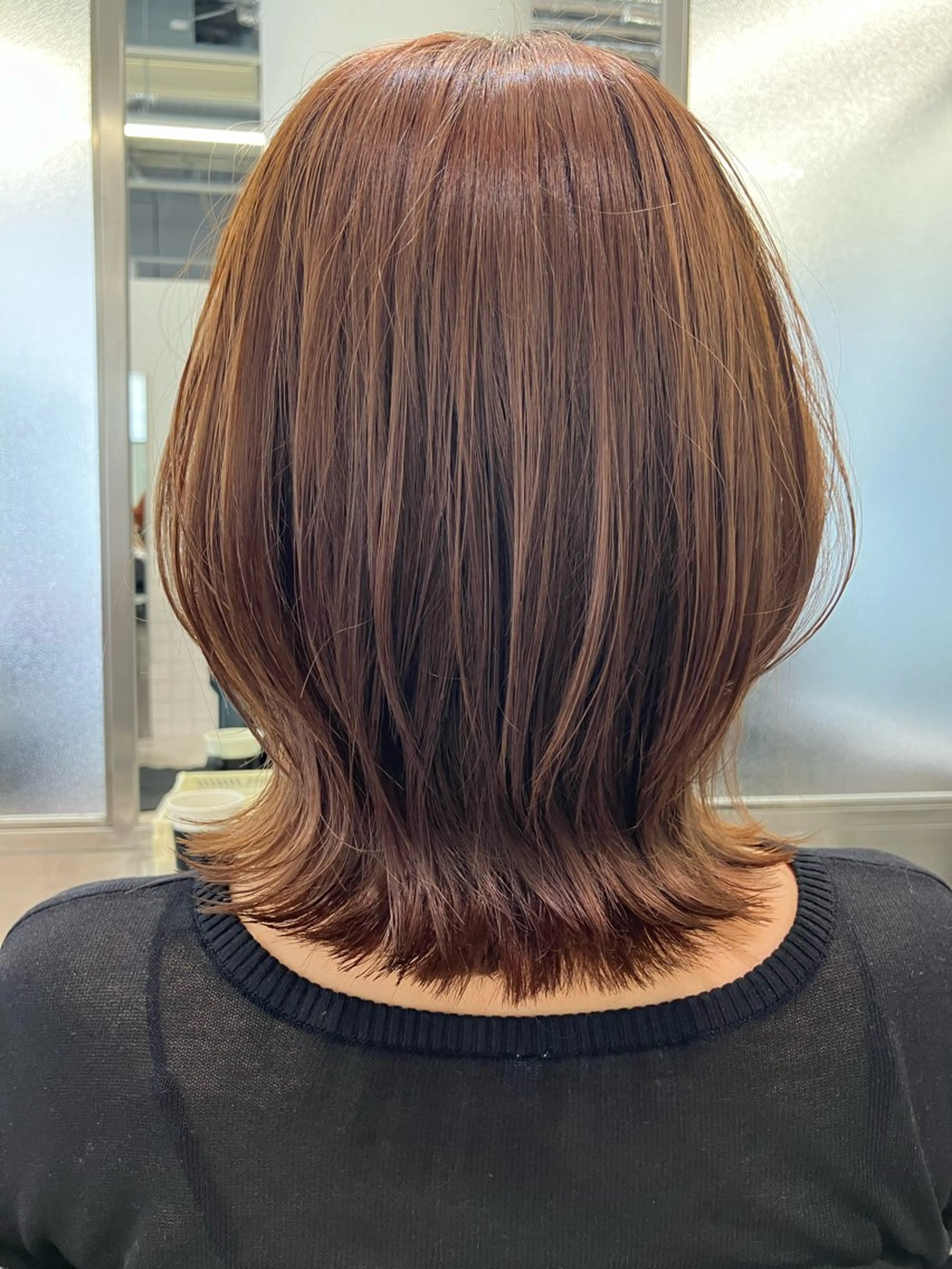 ミディアム カラー ミディアムレイヤー ラベンダーカラー くびれヘア レイヤーカット 髪質改善/艶カラー 縮毛矯正/みほのヘアスタイル