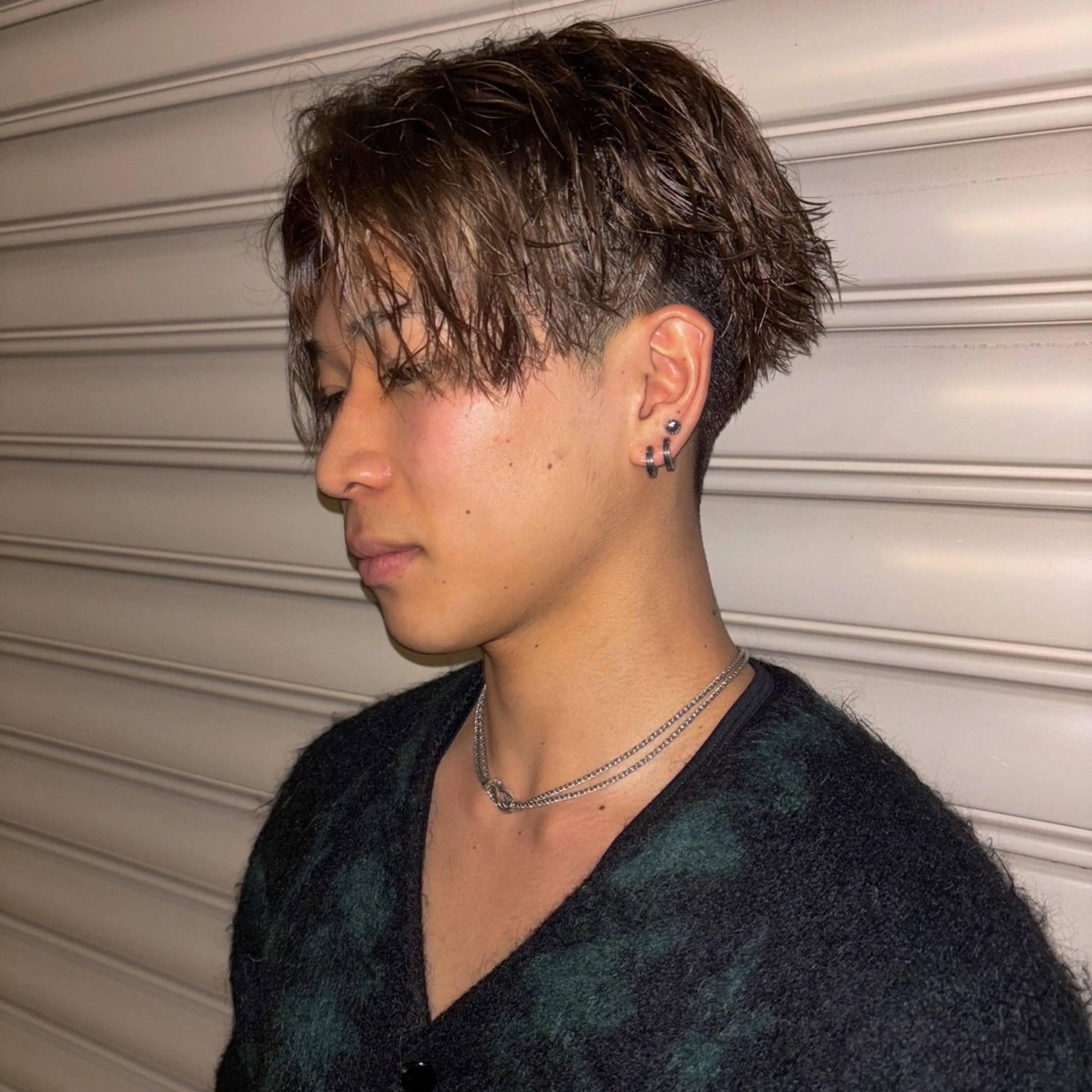 ショート パーマ メンズ センターパート フェードカット フェザーパーマ メンズパーマ 波巻きパーマ カット 平井 颯斗のヘアスタイル