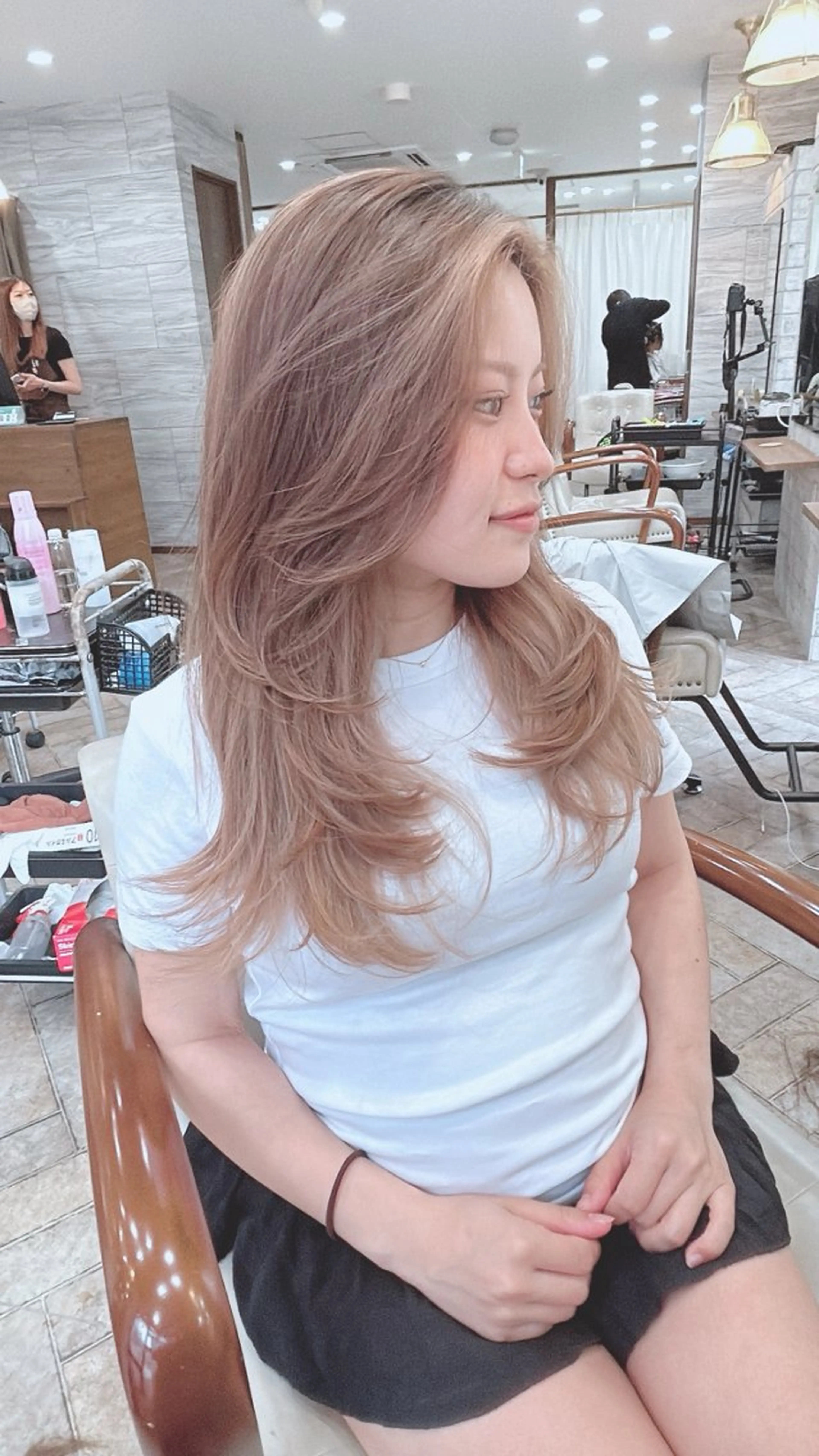 セミロング カラー グラデーションカラー ハイトーンカラー レイヤーカット カット ヘアカラー トリートメント 女性指名人気no.1 尾崎のヘアスタイル