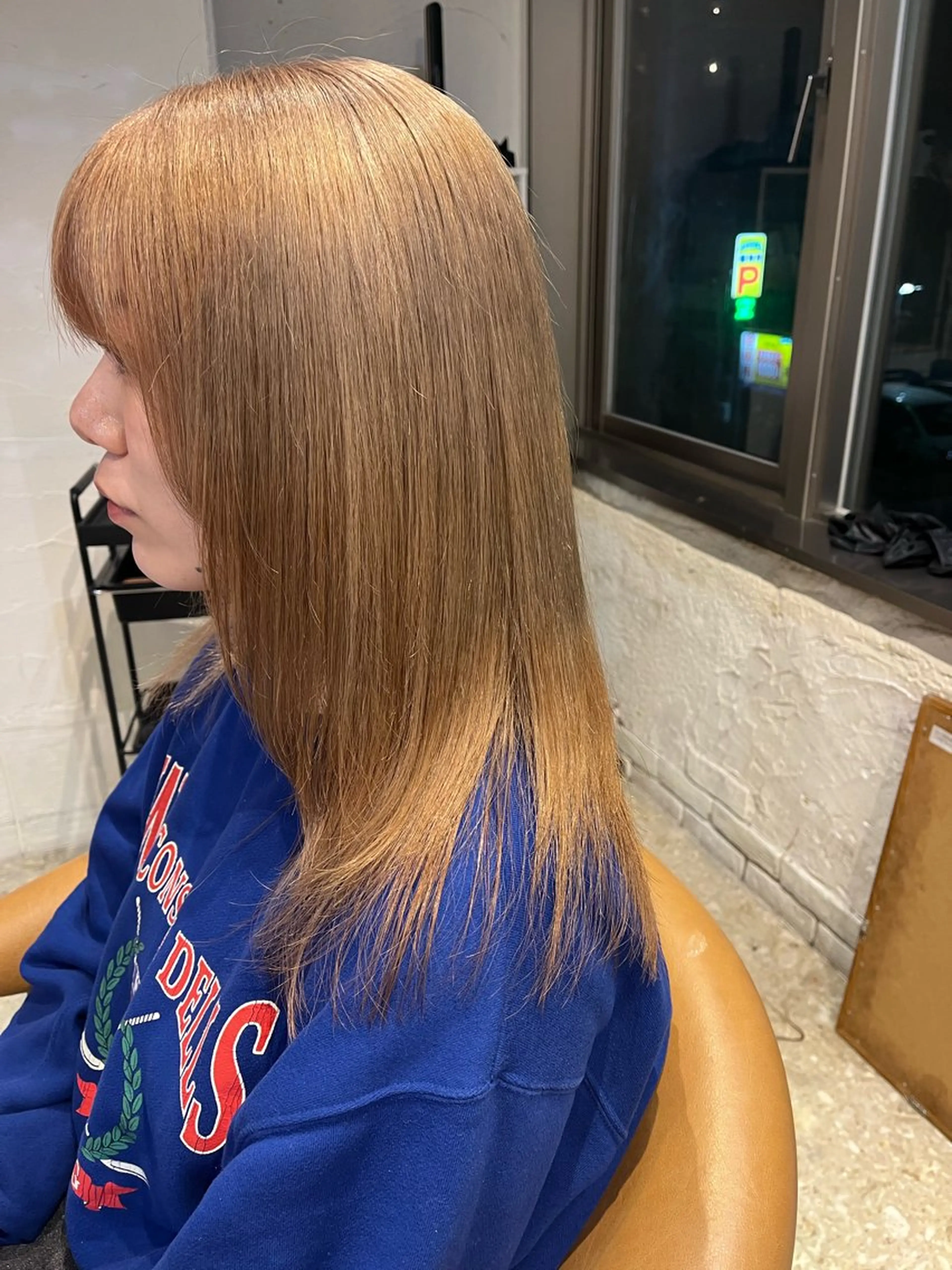 セミロング カラー ブリーチ ヘアカラー うしだ かおるのヘアスタイル