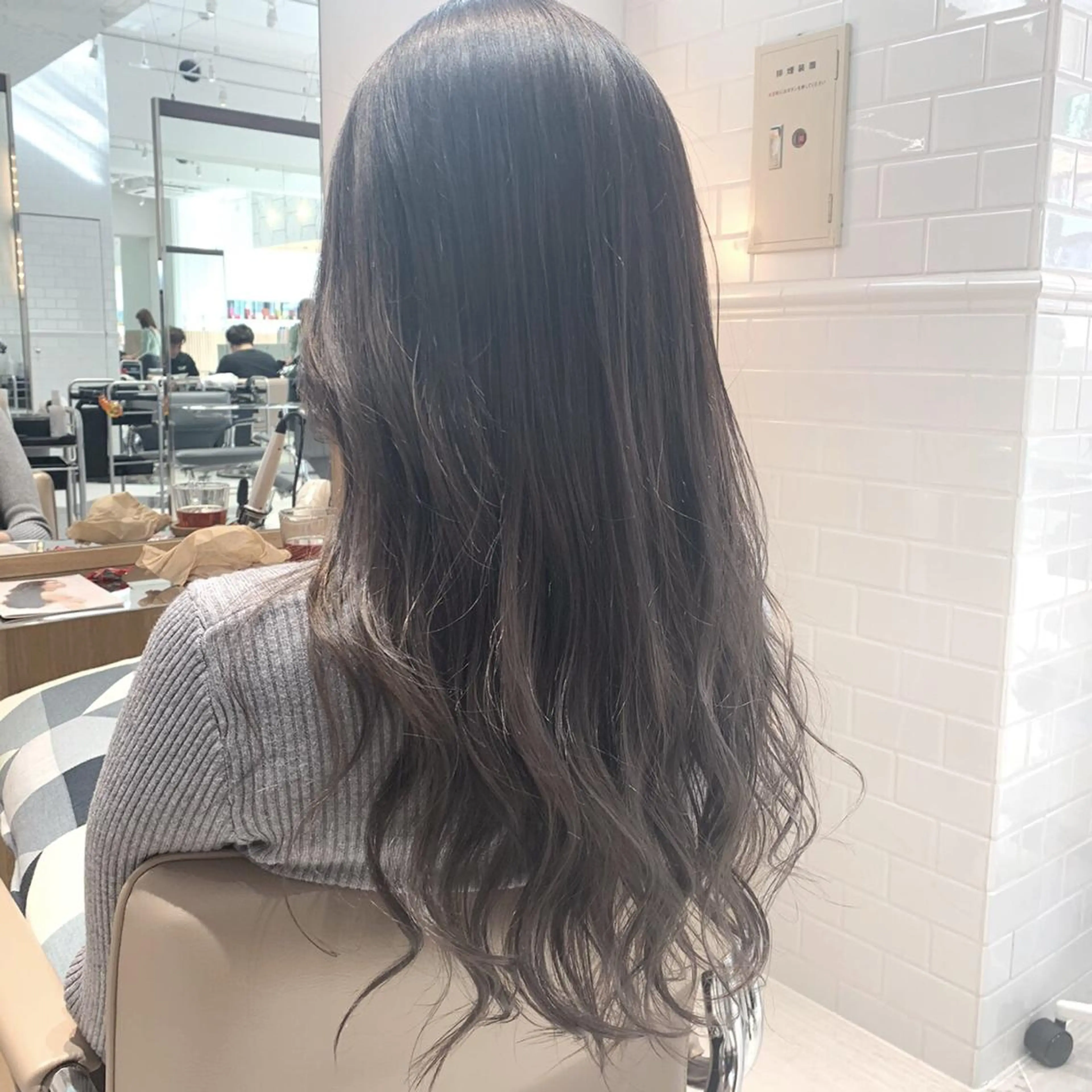 ロング カラー アッシュ アッシュグレー バレイヤージュ ベージュカラー 透明感カラー カット ヘアカラー Radix所属・ボブ/ハイトーン 福生Radix 下田のヘアスタイル