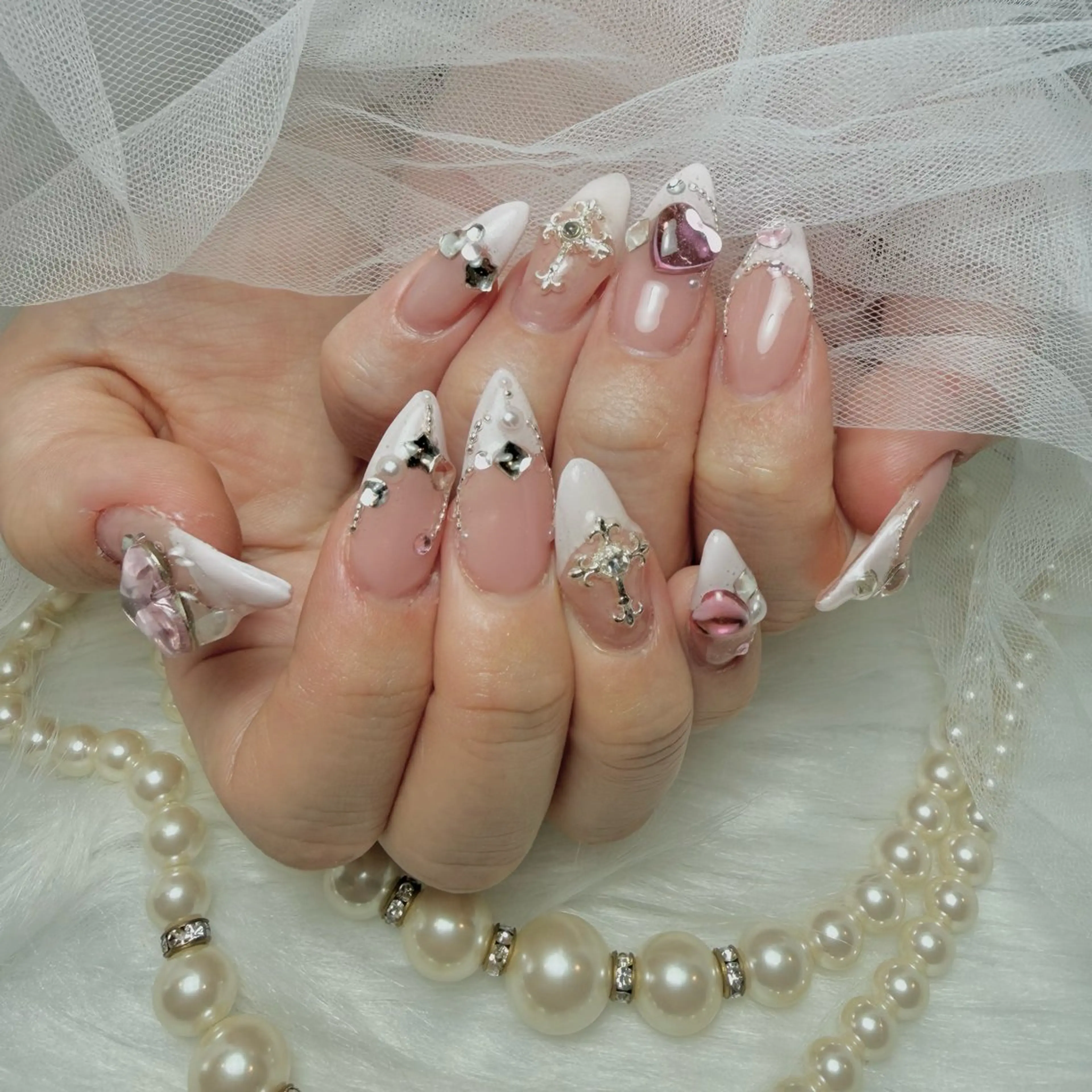 セミロング ハンドネイル Conjunim MAMI🎀✨のネイルデザイン