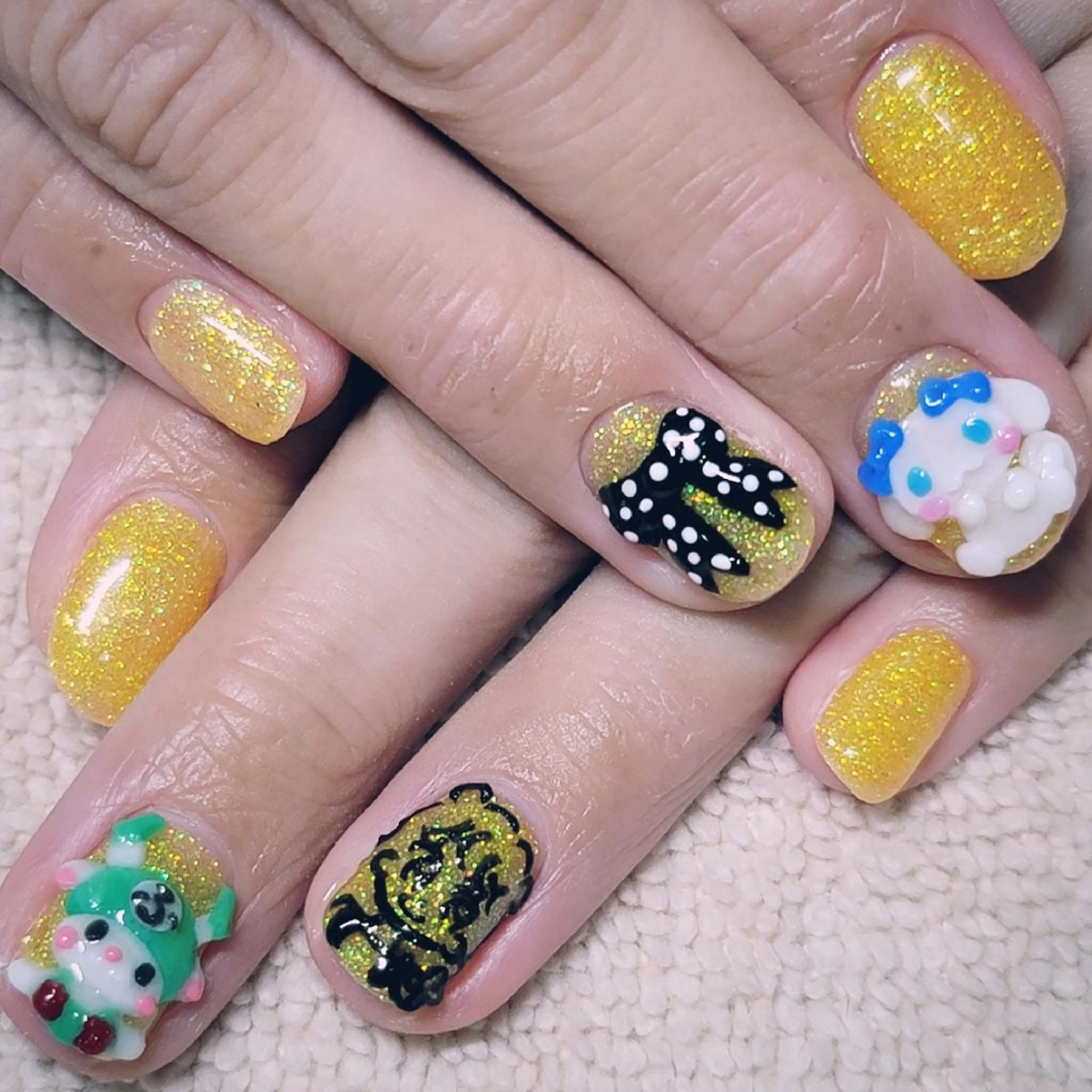 ネイル ラメ(グリッター) ワンカラーネイル リボン 黄色 ハンドネイル よしだ ひろきのネイルデザイン