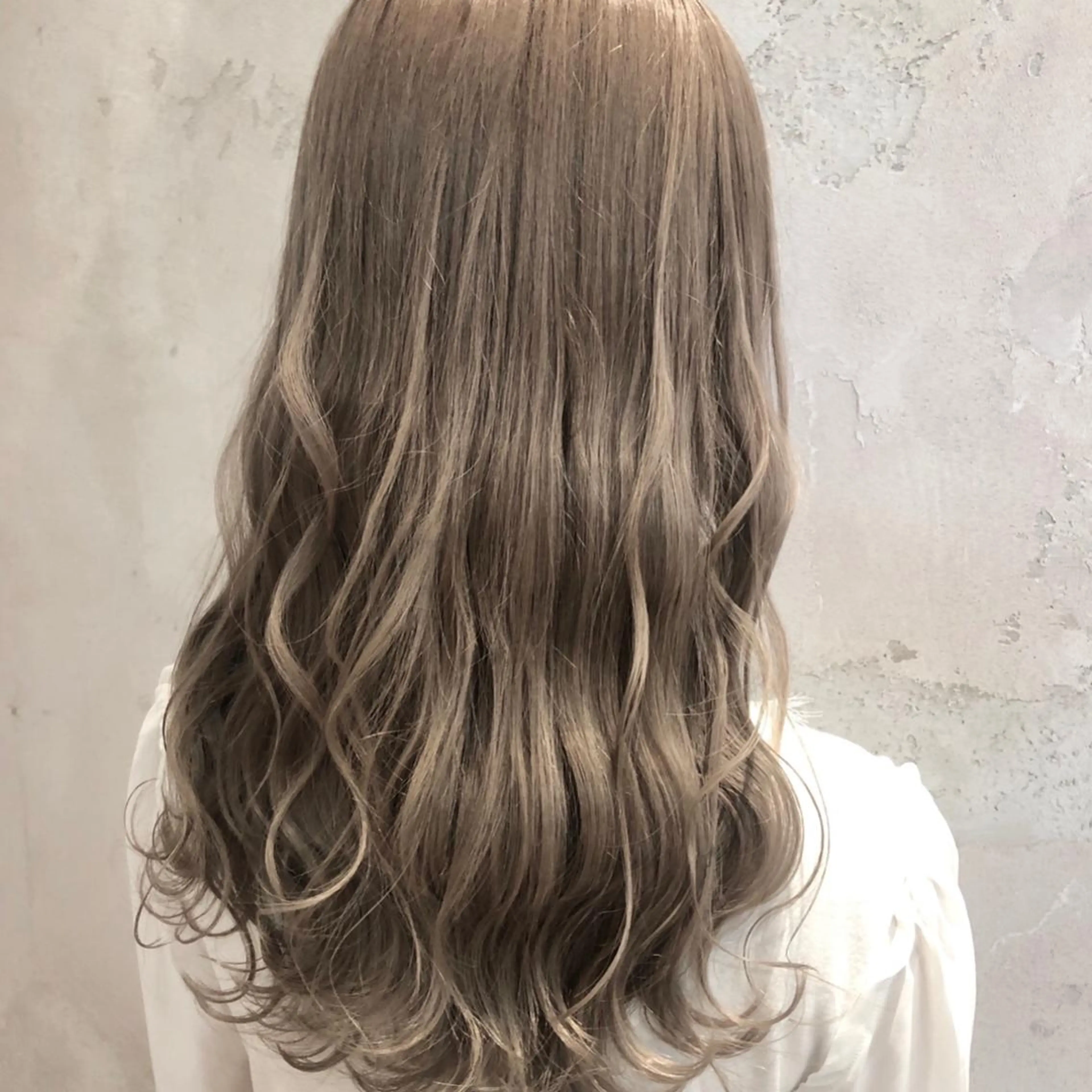 セミロング 髪質改善　縮毛の達人 矢井由真のヘアスタイル