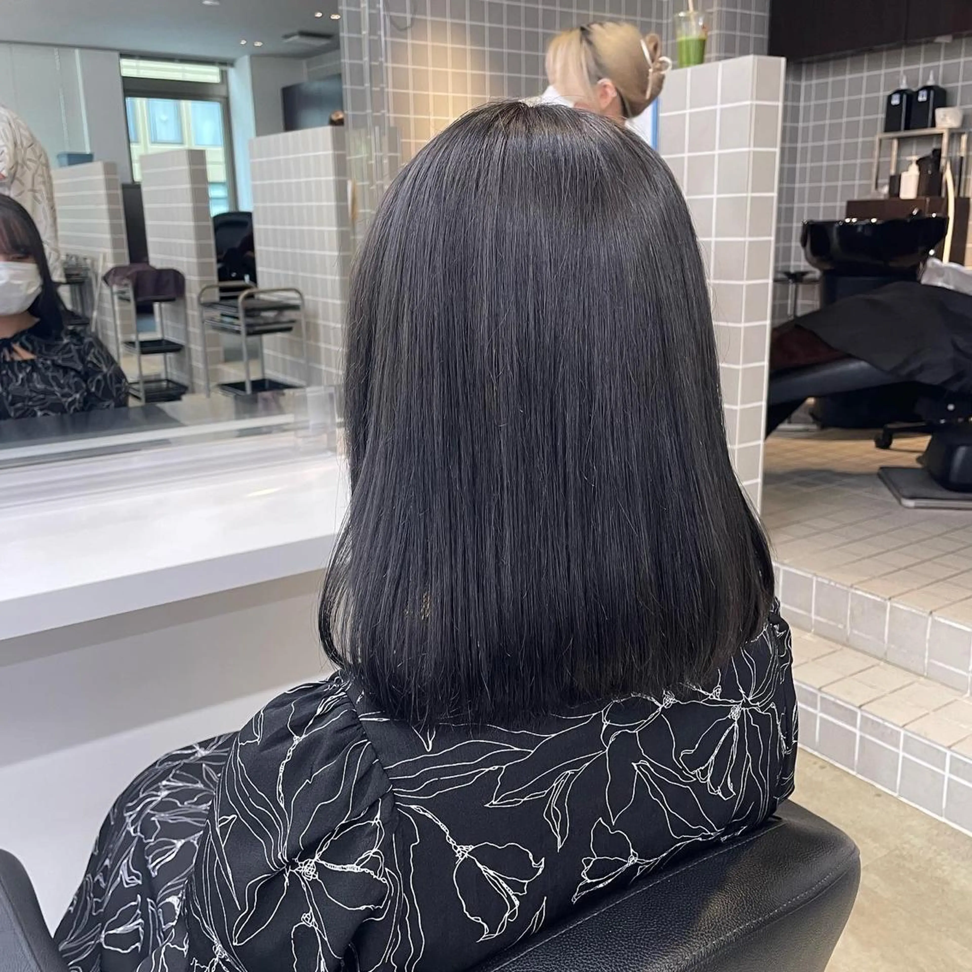 ミディアム カラー パーマ ヘアアレンジ キッズ マツエク・マツパ アイブロウ ヘアカラー 🦋韓国レイヤー｜ 透明感グレージュ🦋のヘアスタイル